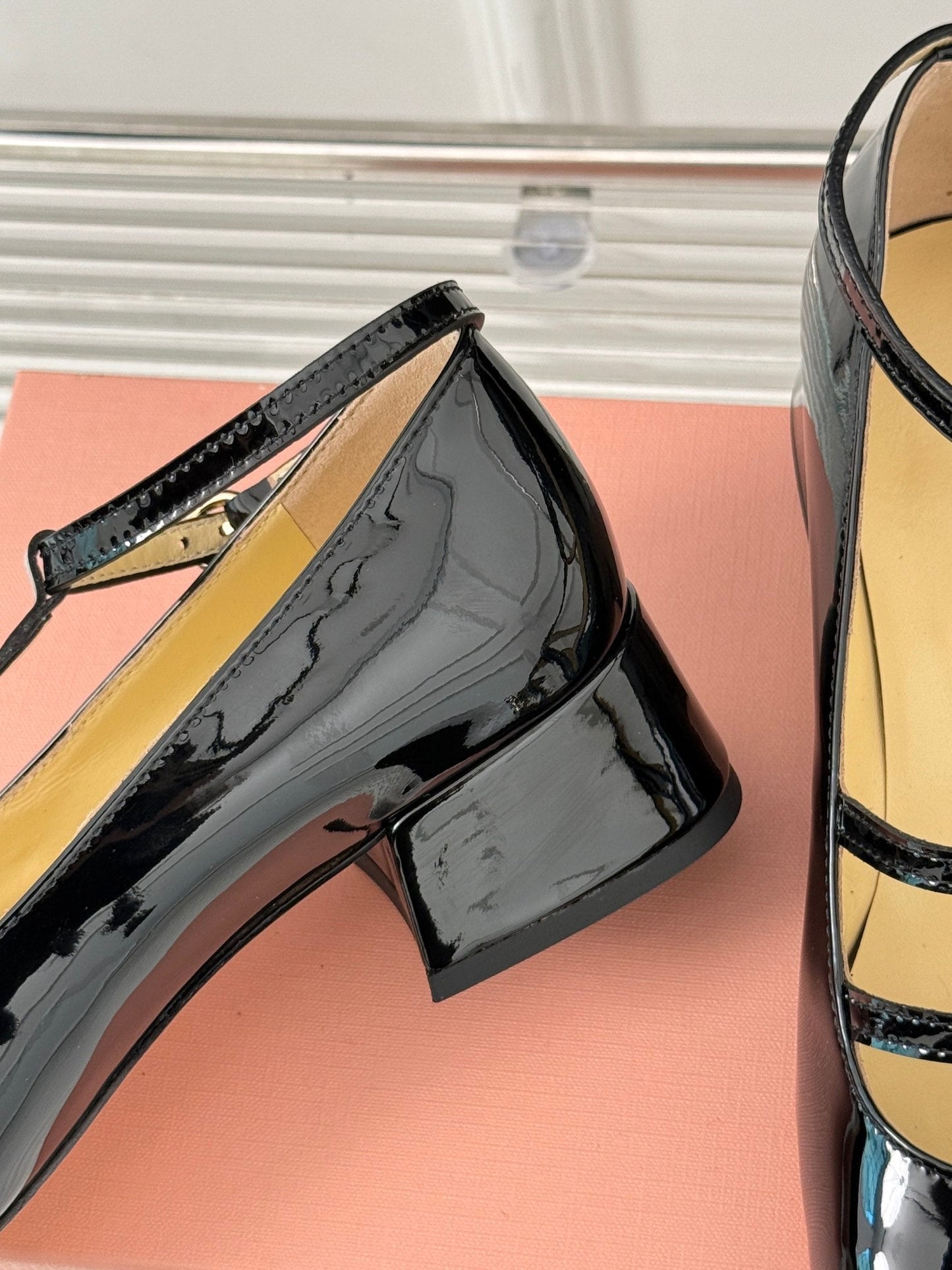 BALLET PUMPS WITH STRAP IN BLACK GLOSSY LAMBSKIN - 35