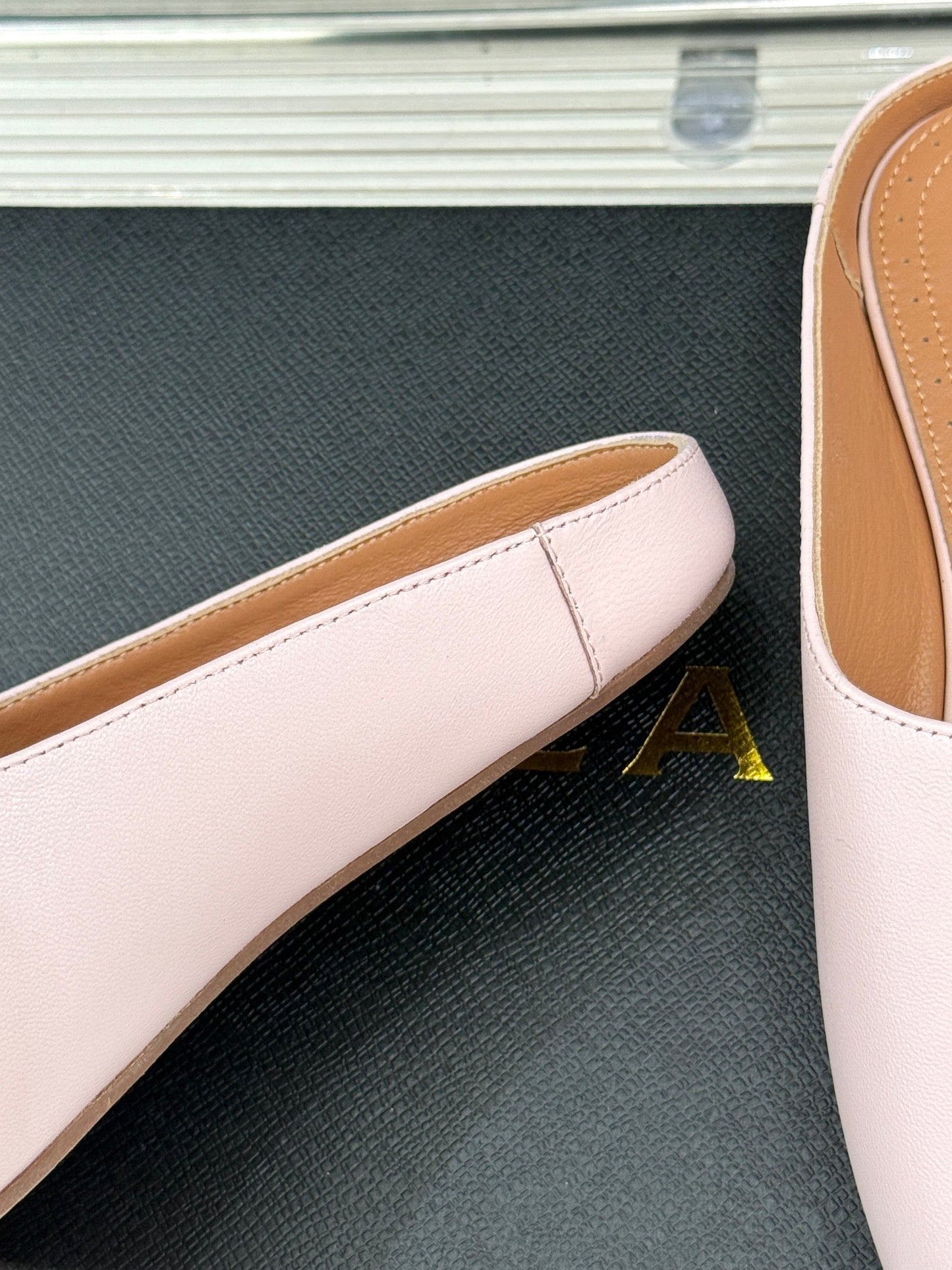 ALAIA FLAT MULE IN LIGHT PINK LAMBSKIN - 35