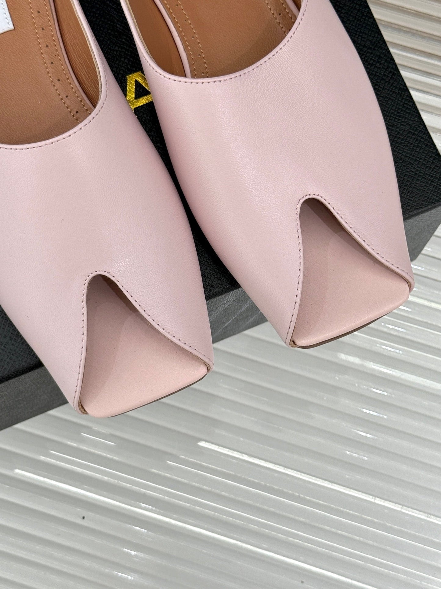 ALAIA FLAT MULE IN LIGHT PINK LAMBSKIN - 35