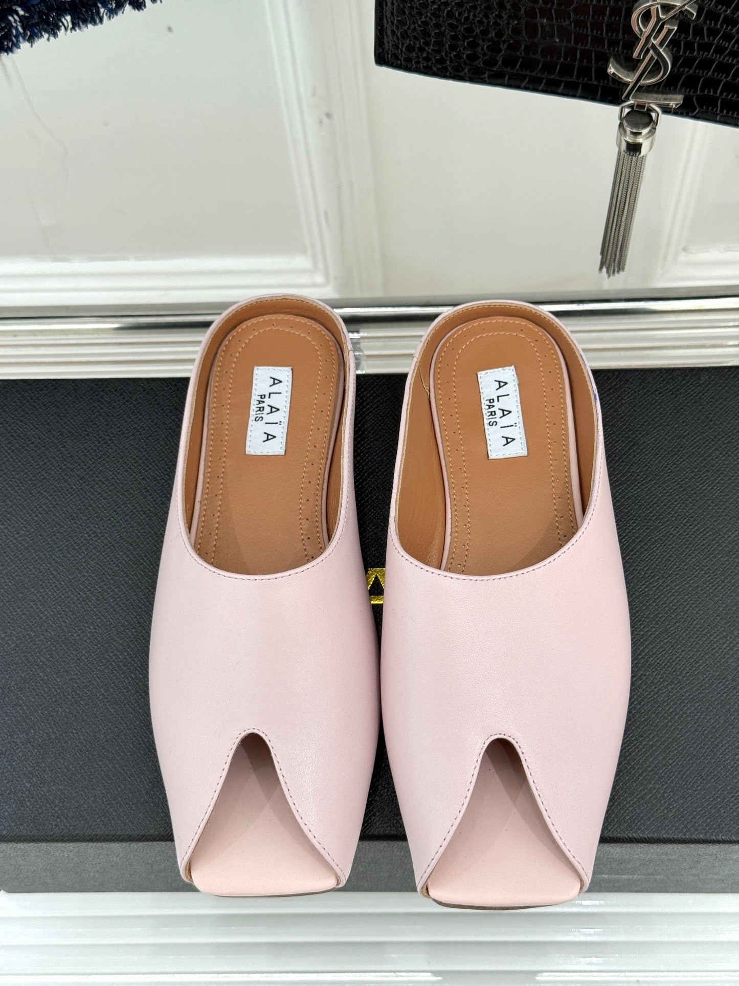 ALAIA FLAT MULE IN LIGHT PINK LAMBSKIN - 35