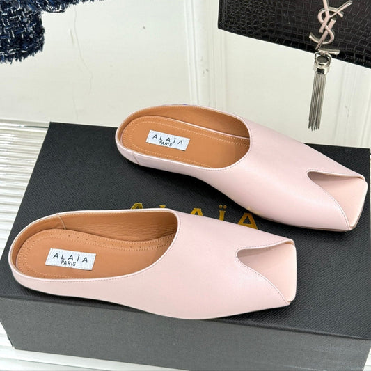 ALAIA FLAT MULE IN LIGHT PINK LAMBSKIN - 35