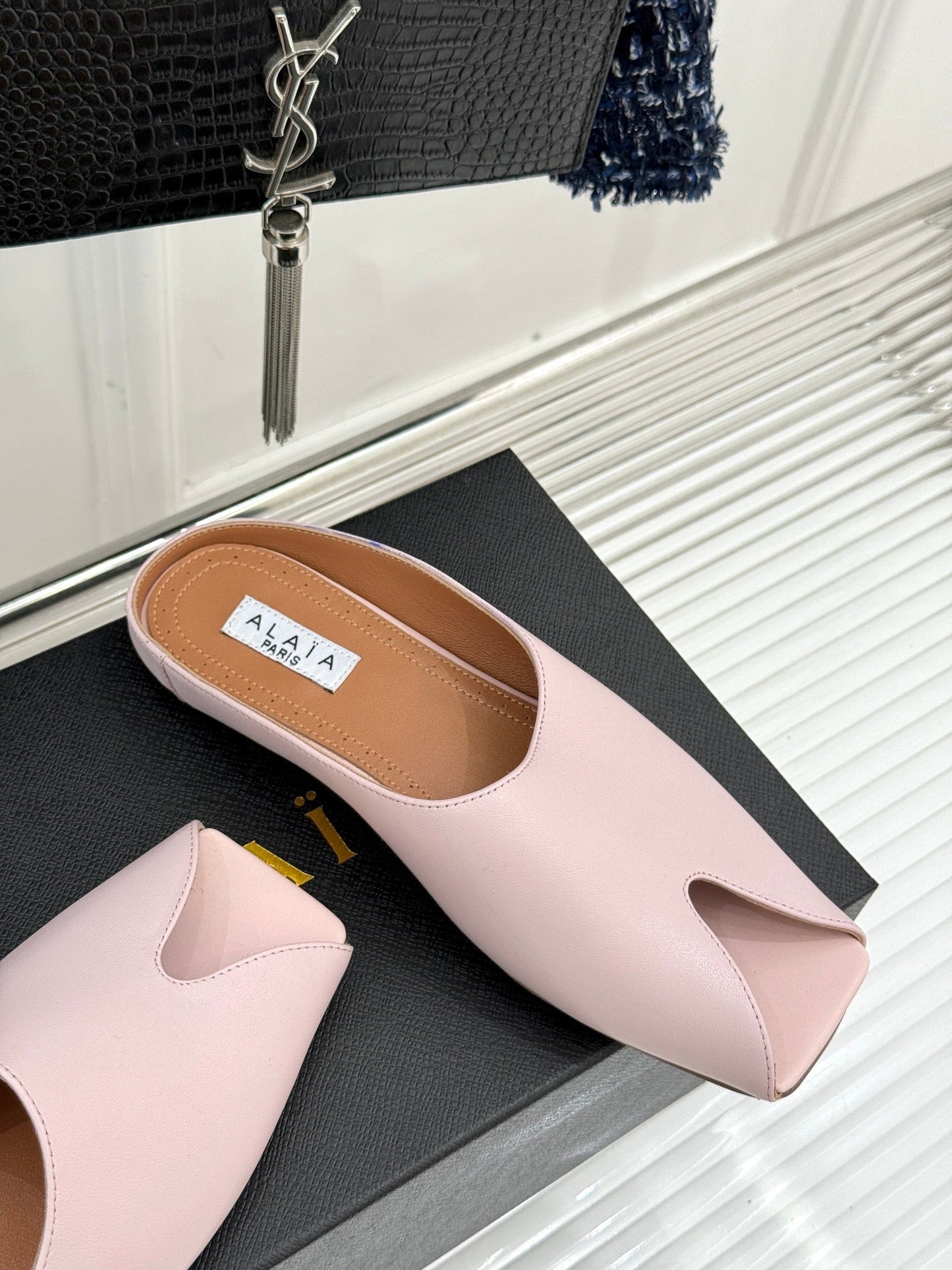ALAIA FLAT MULE IN LIGHT PINK LAMBSKIN - 35