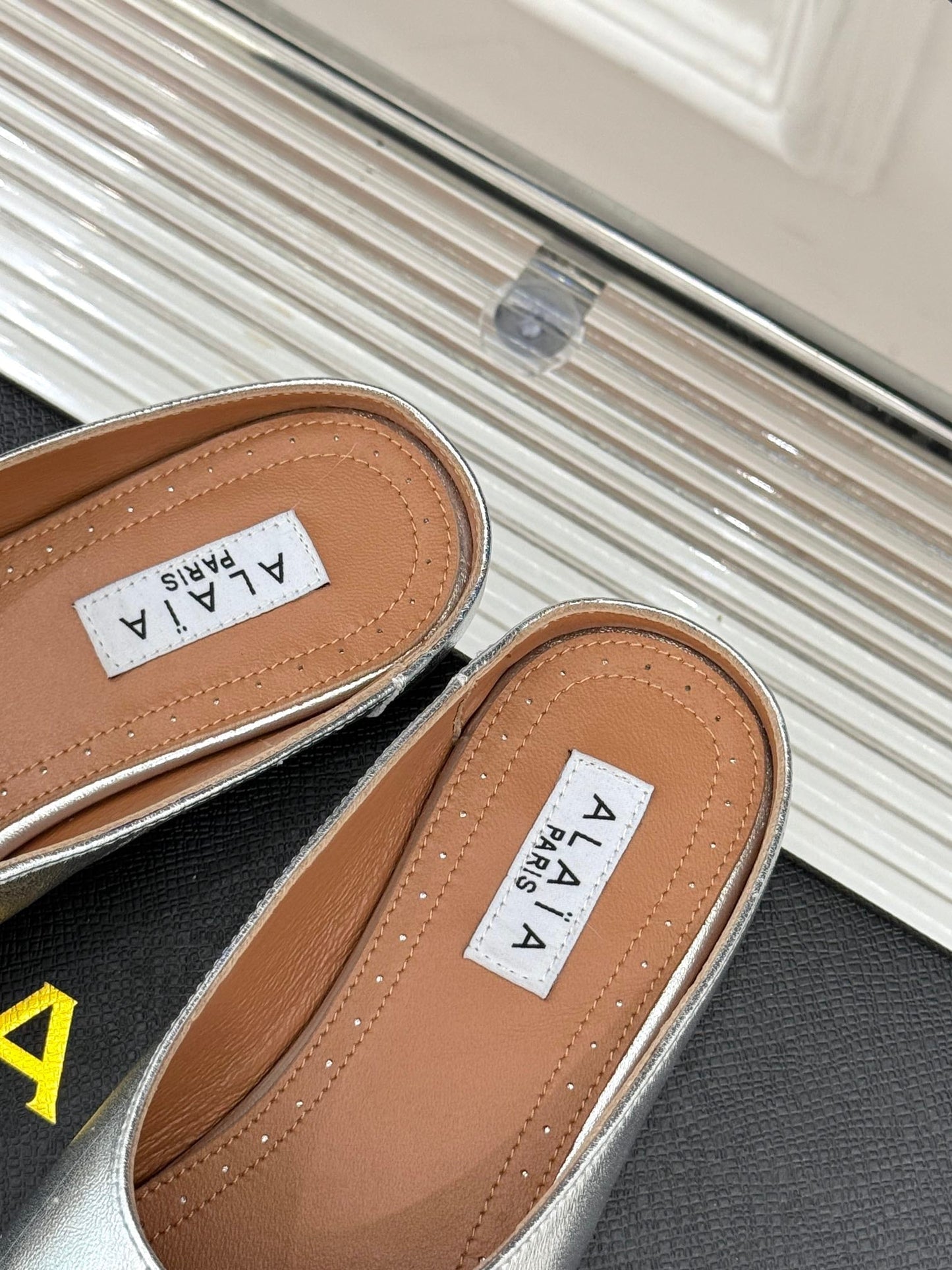 ALAIA FLAT MULE IN SILVER LAMBSKIN - 35