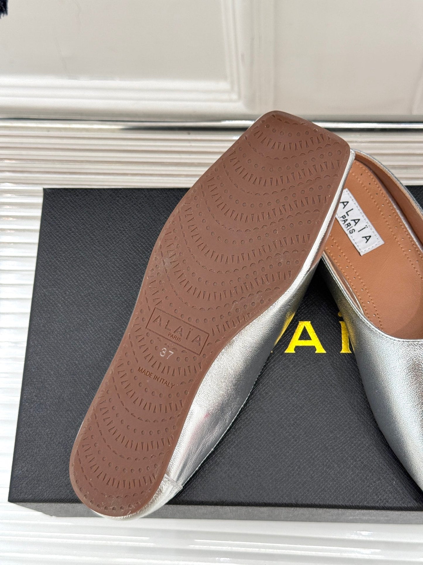 ALAIA FLAT MULE IN SILVER LAMBSKIN - 35