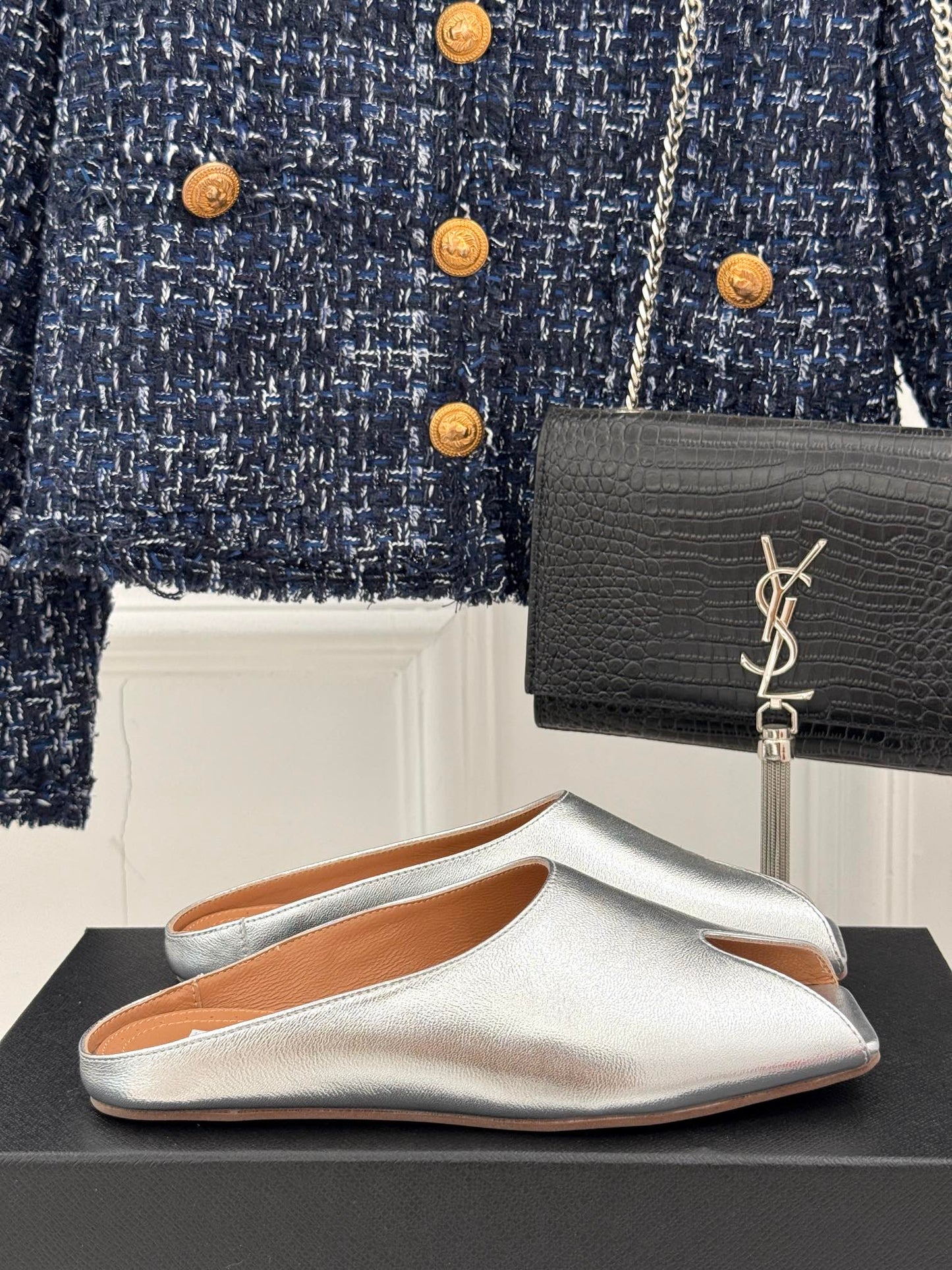 ALAIA FLAT MULE IN SILVER LAMBSKIN - 35