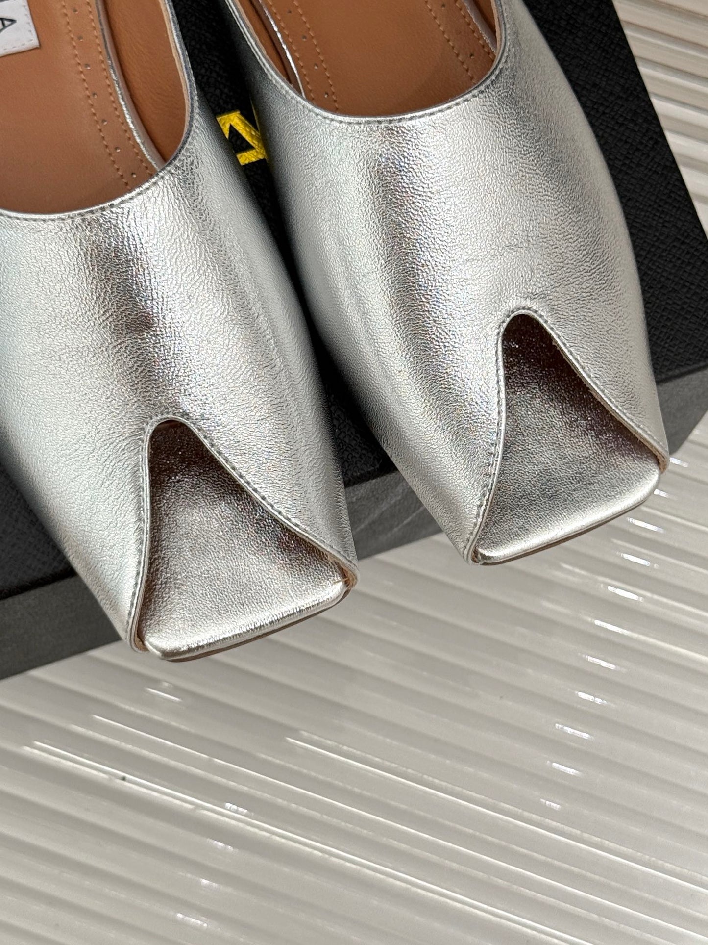 ALAIA FLAT MULE IN SILVER LAMBSKIN - 35
