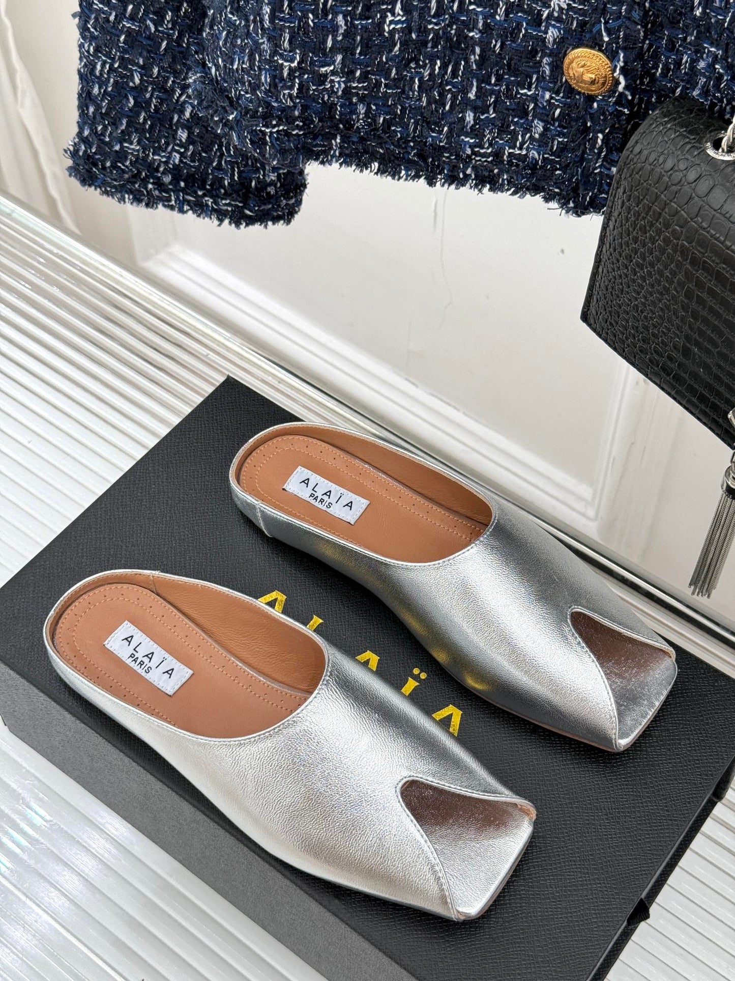 ALAIA FLAT MULE IN SILVER LAMBSKIN - 35