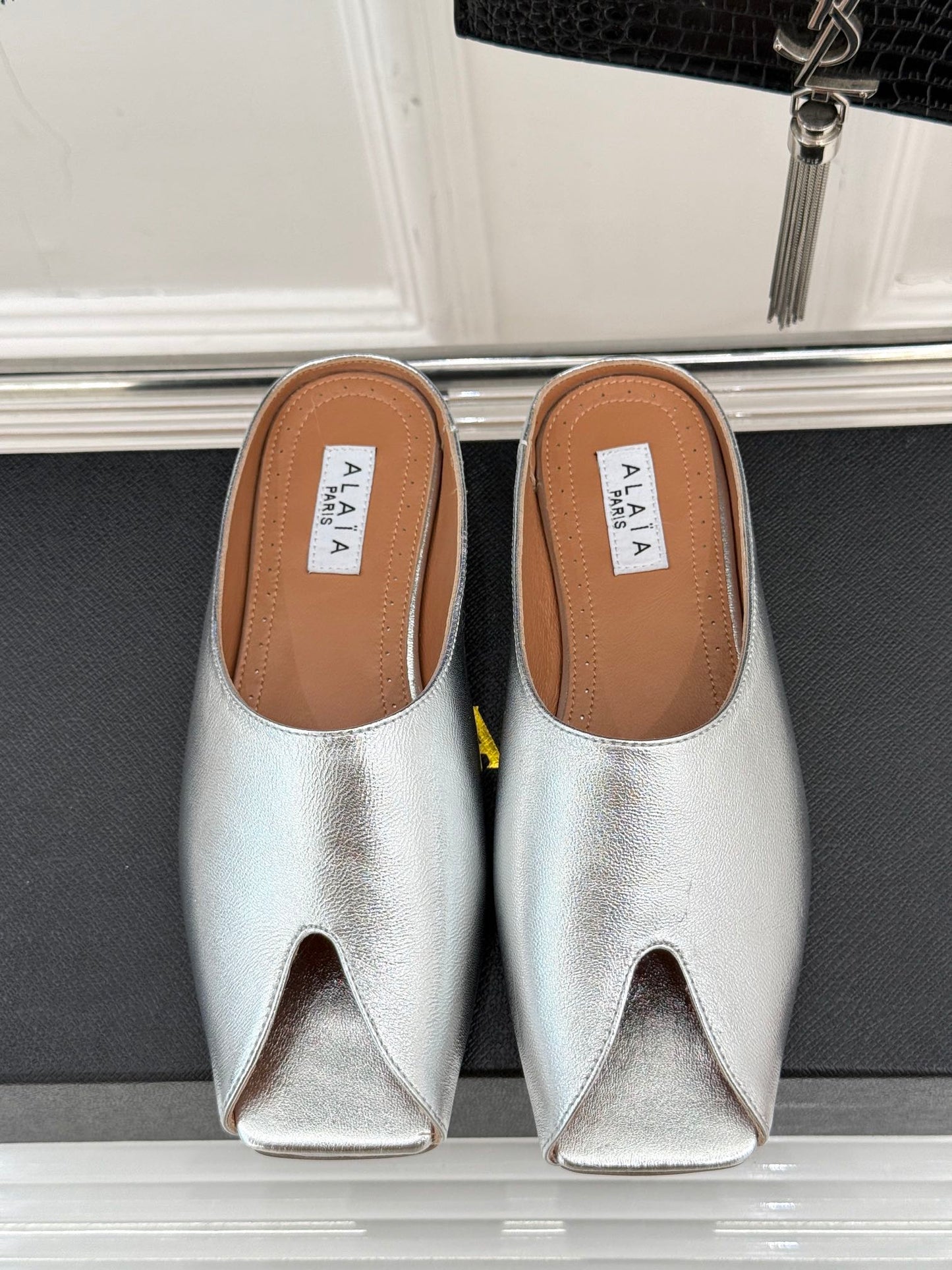 ALAIA FLAT MULE IN SILVER LAMBSKIN - 35