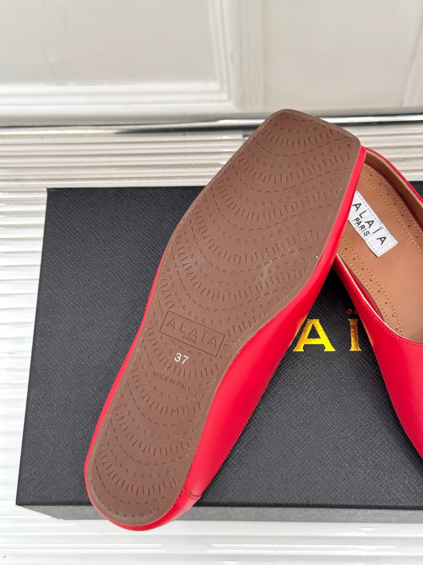 ALAIA FLAT MULE IN CRIMSON RED LAMBSKIN - 35