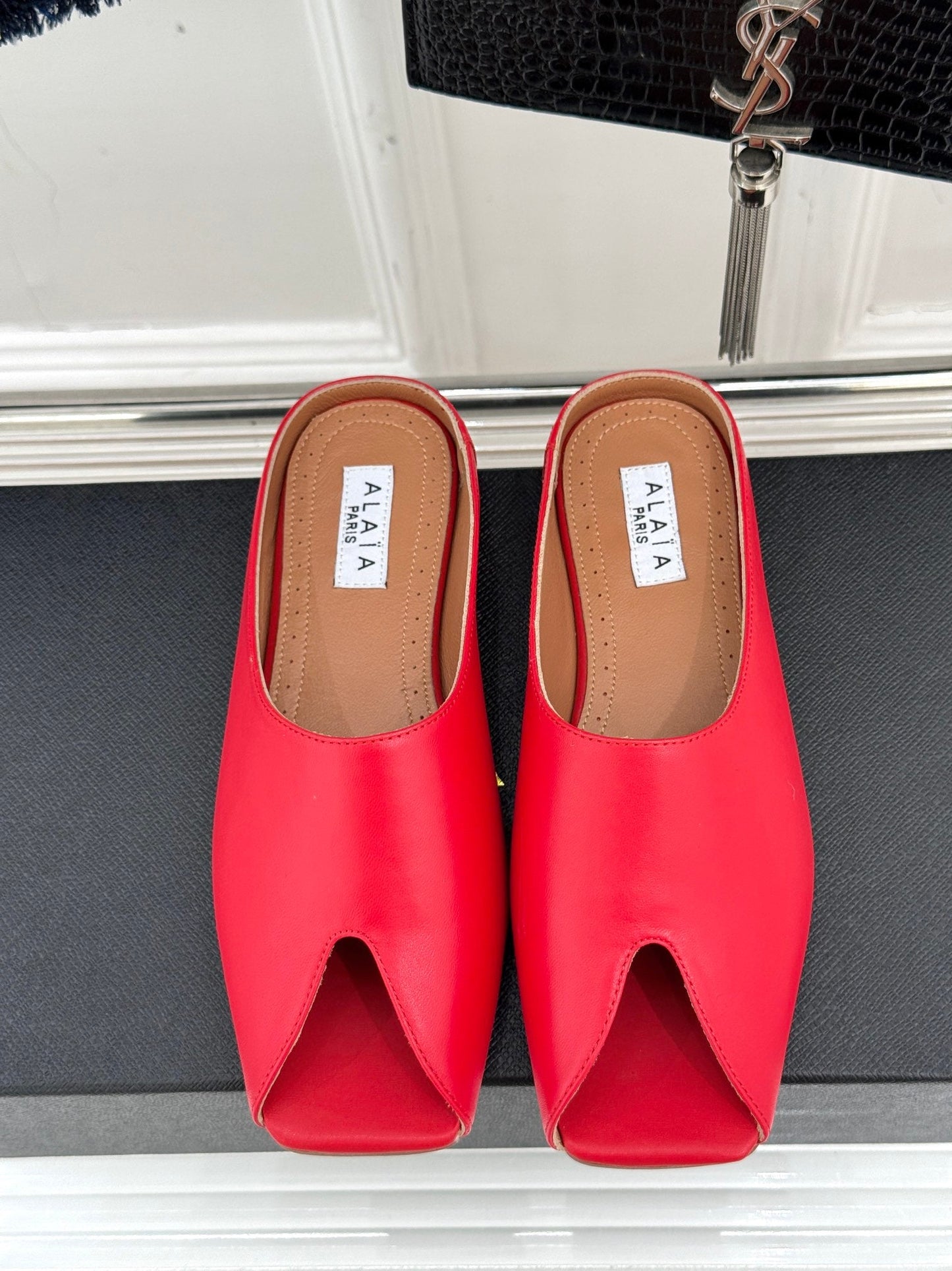 ALAIA FLAT MULE IN CRIMSON RED LAMBSKIN - 35
