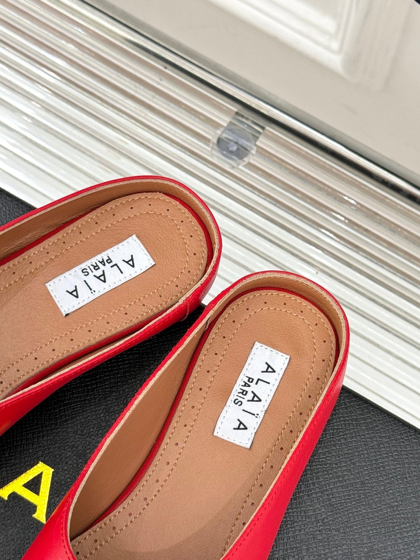 ALAIA FLAT MULE IN CRIMSON RED LAMBSKIN - 35