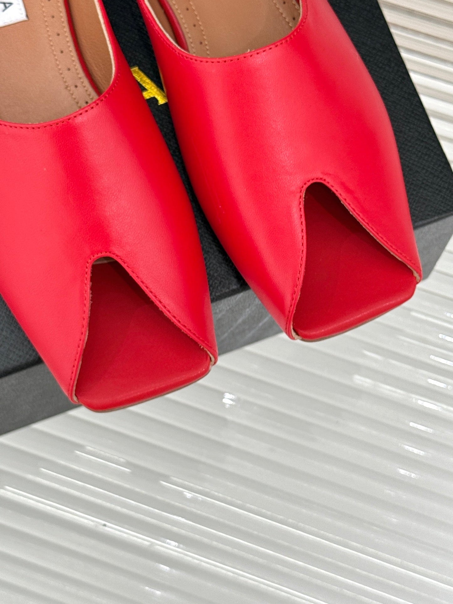 ALAIA FLAT MULE IN CRIMSON RED LAMBSKIN - 35
