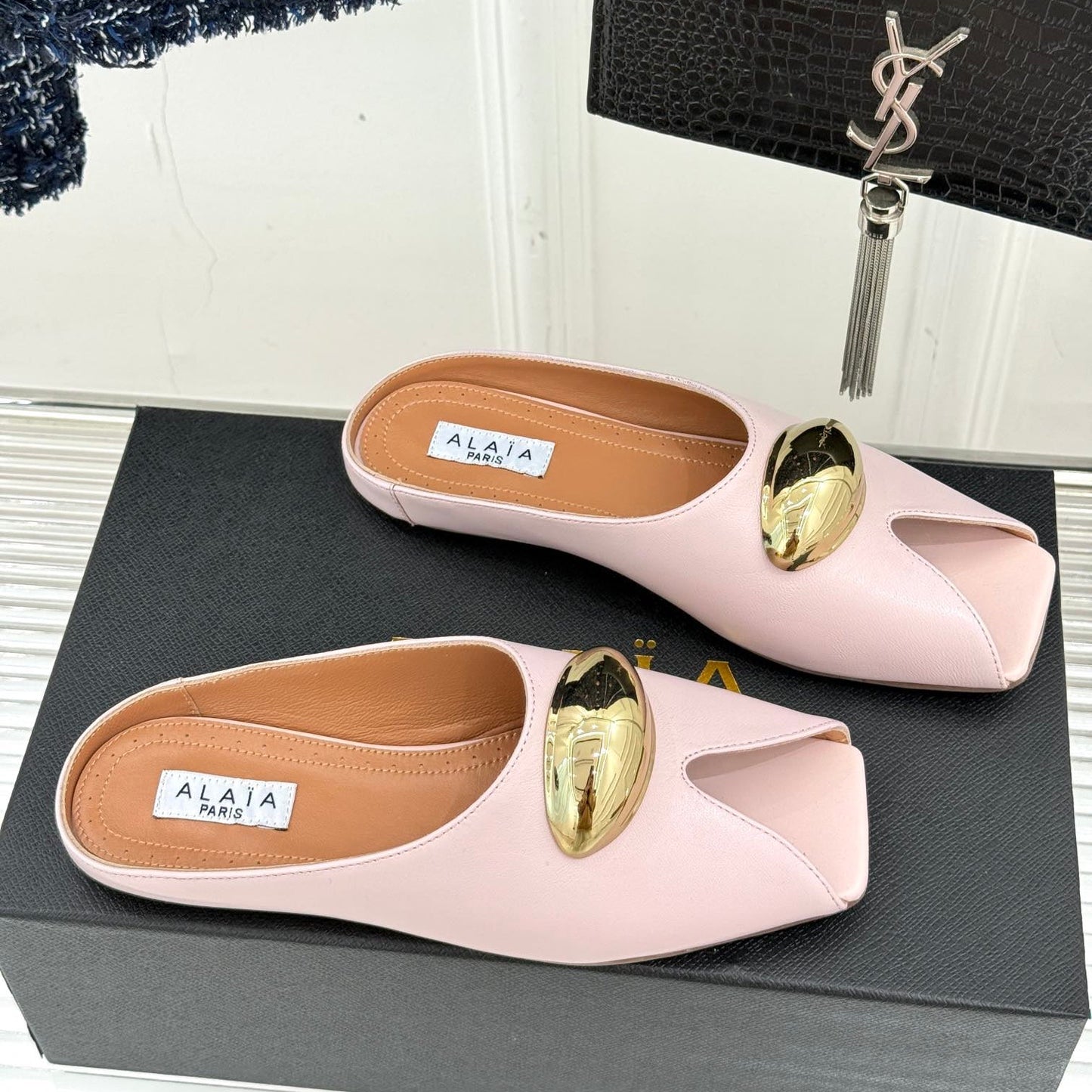 ALAIA FLAT MULE IN LIGHT PINK LAMBSKIN WITH GOLD HARDWARE - 35