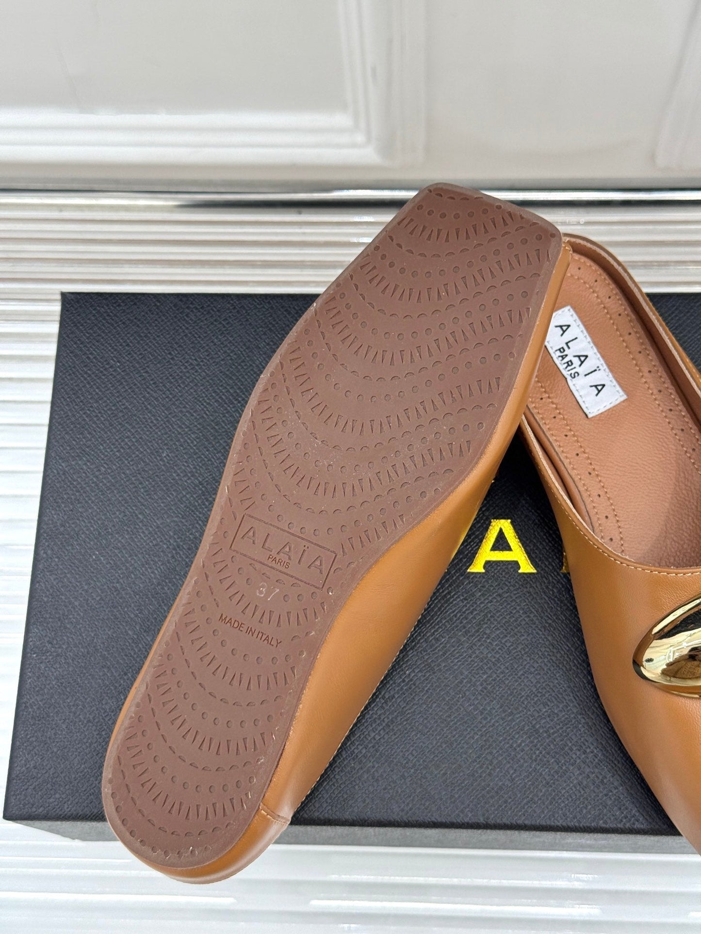 ALAIA FLAT MULE IN BRONZE BROWN LAMBSKIN WITH GOLD HARDWARE - 35