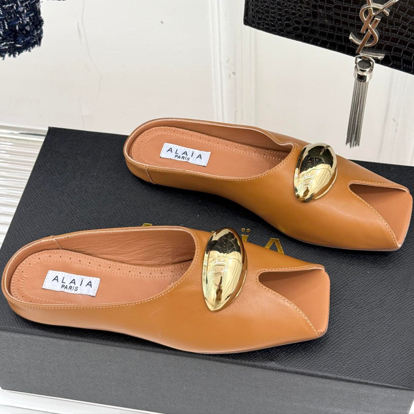 ALAIA FLAT MULE IN BRONZE BROWN LAMBSKIN WITH GOLD HARDWARE - 35