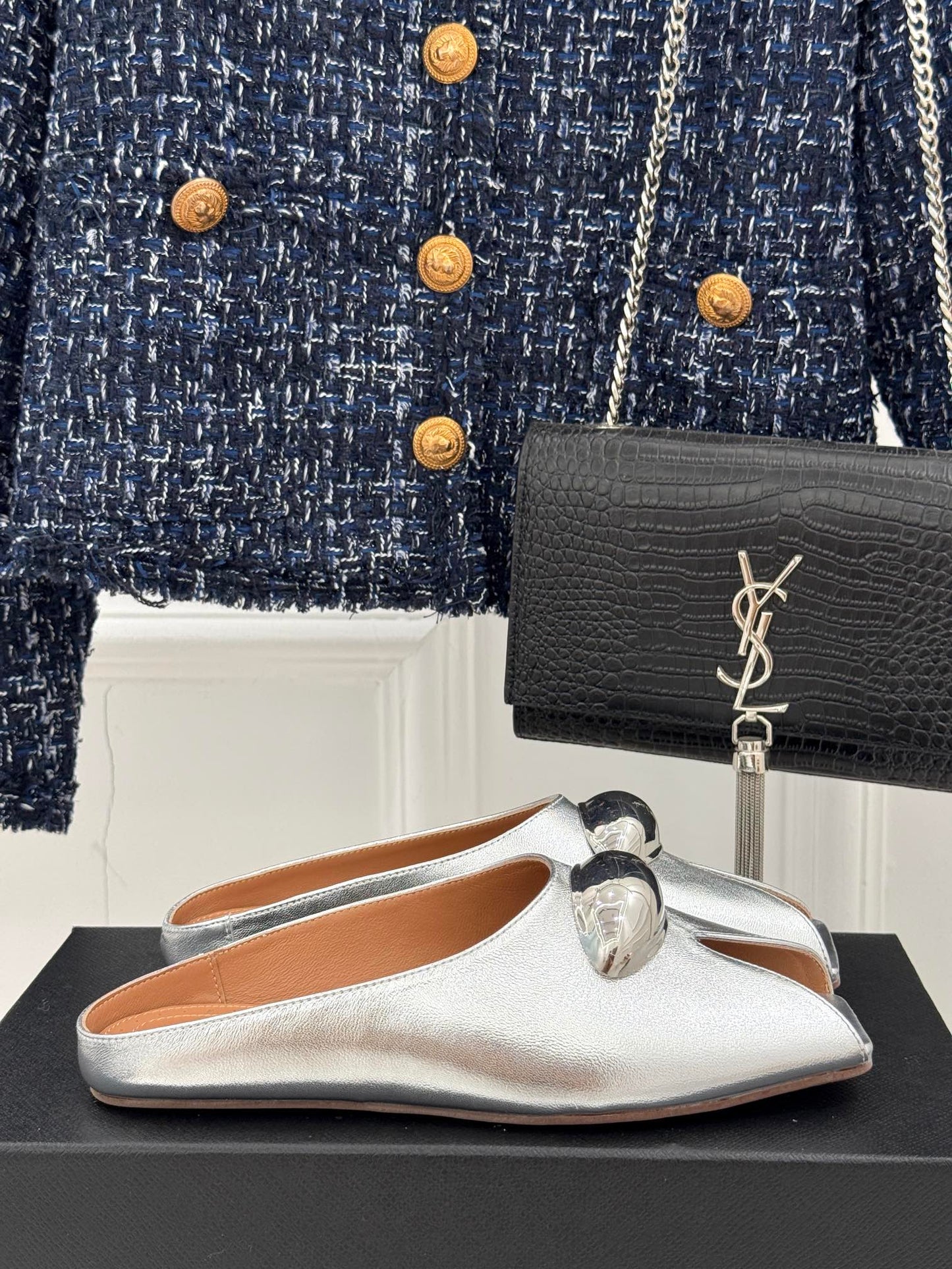 ALAIA FLAT MULE IN SILVER LAMBSKIN WITH SILVER HARDWARE - 35