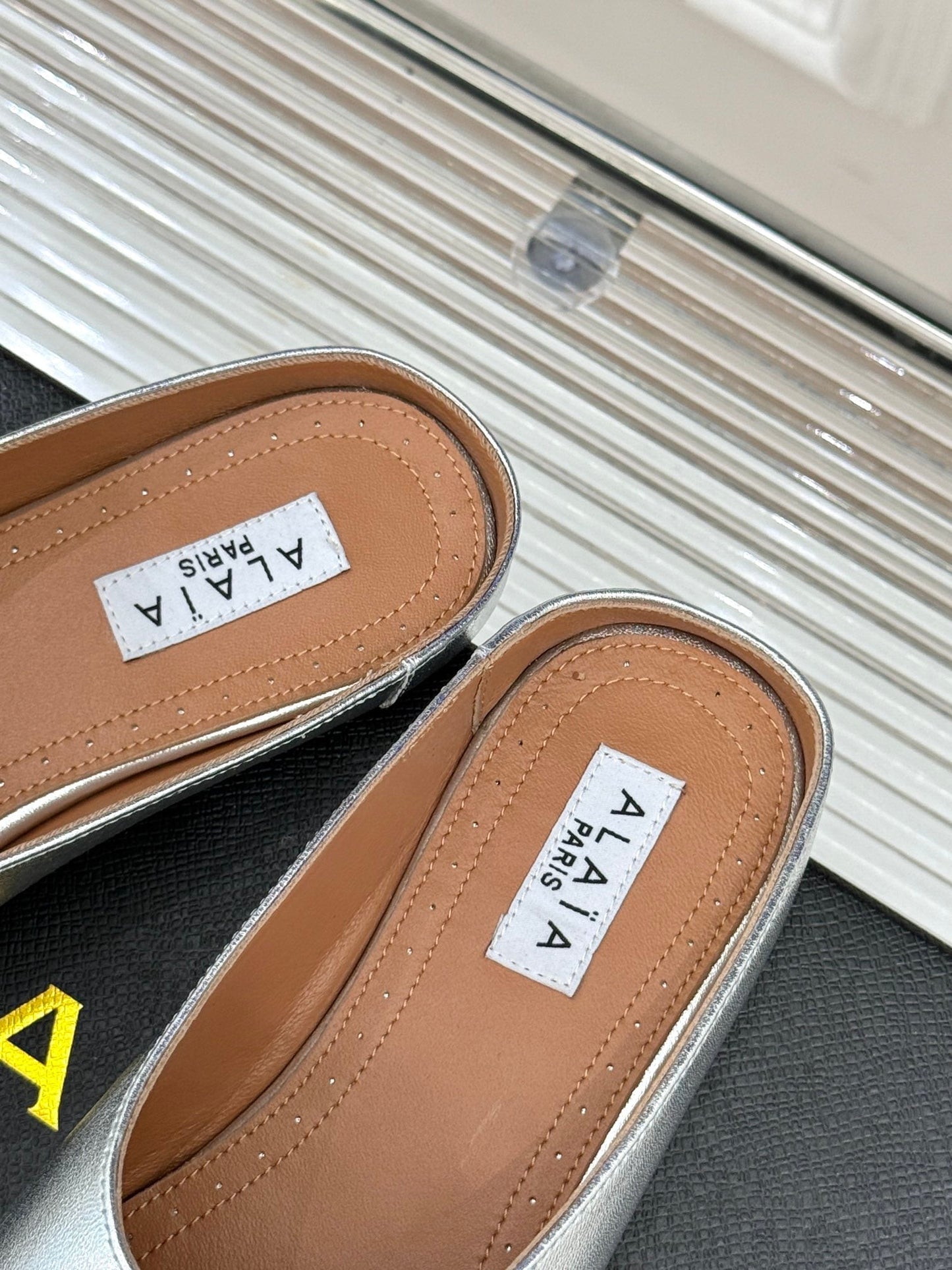 ALAIA FLAT MULE IN SILVER LAMBSKIN WITH SILVER HARDWARE - 35