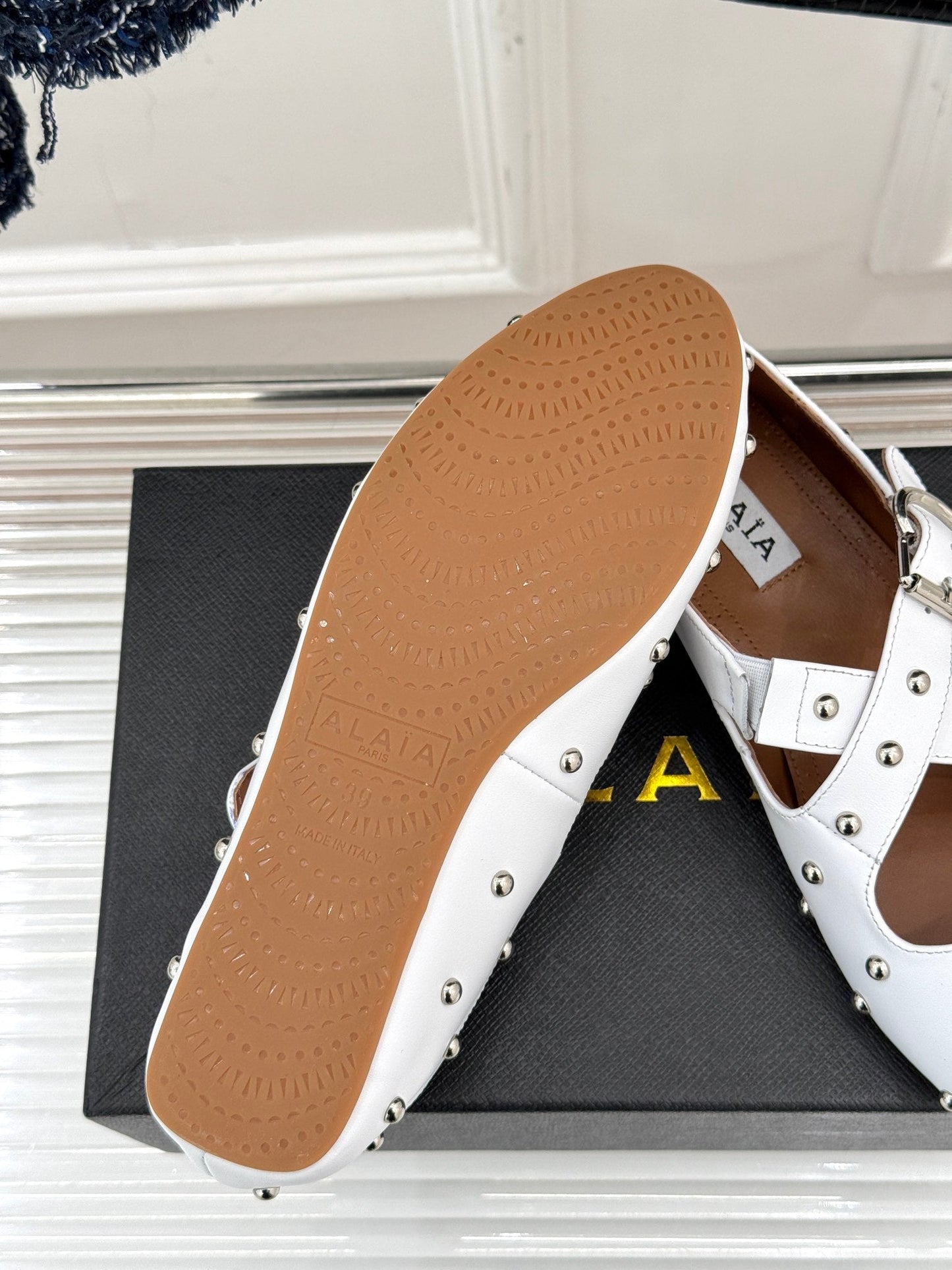CROSSED STRAP BALLET FLATS IN WHITE CALFSKIN - 35