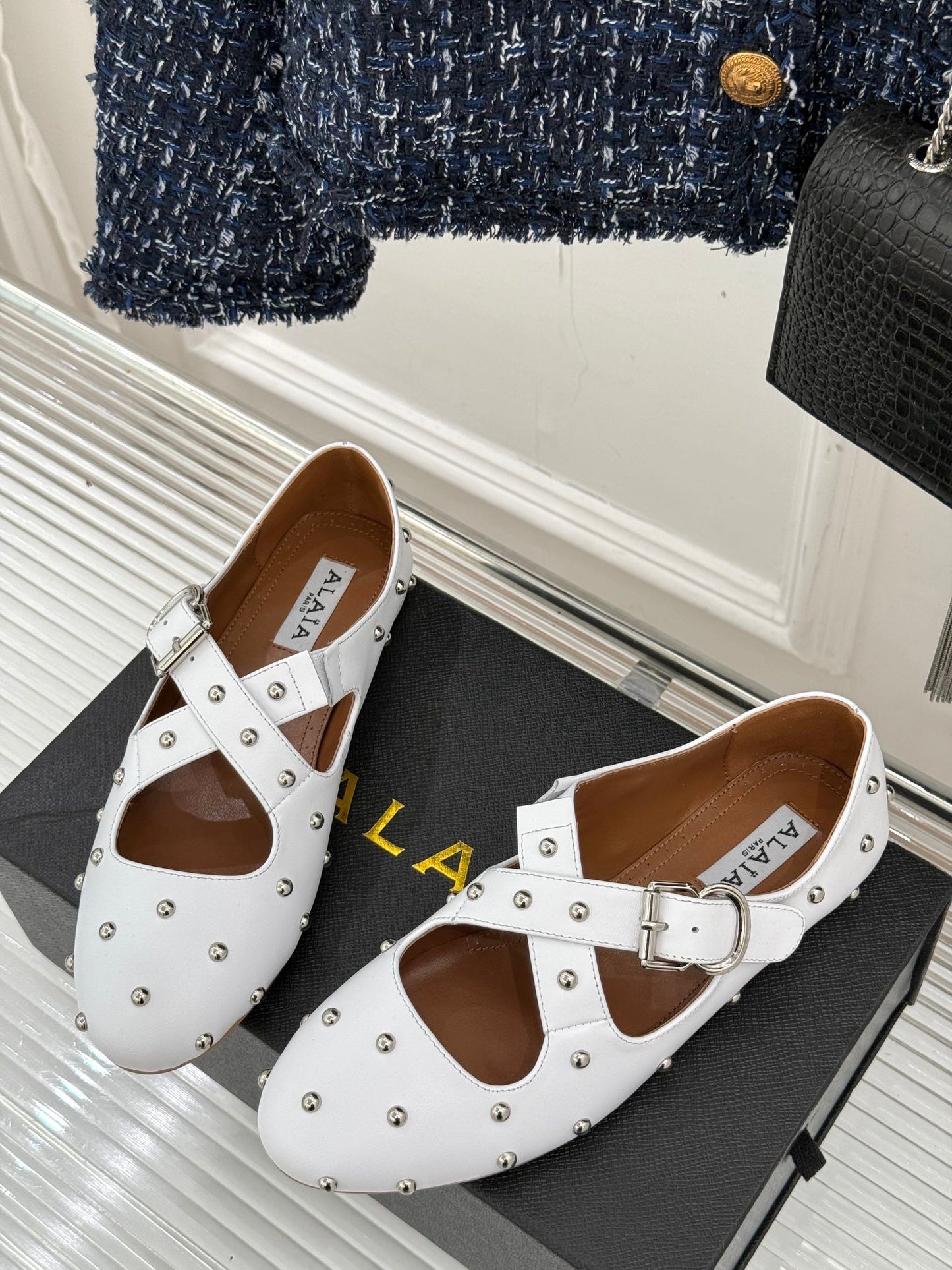 CROSSED STRAP BALLET FLATS IN WHITE CALFSKIN - 35