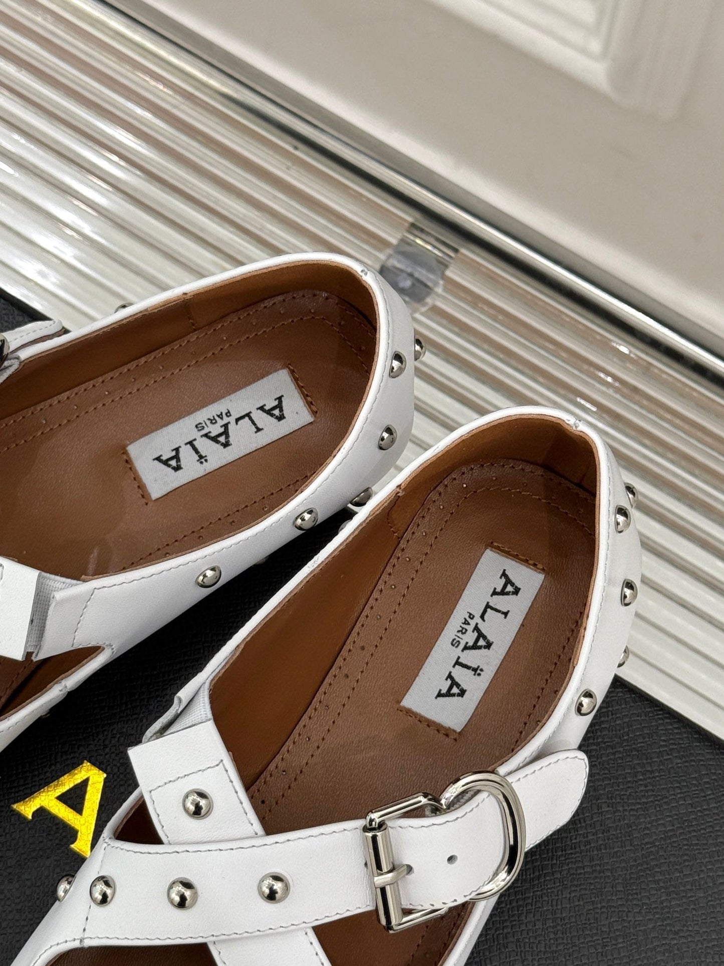 CROSSED STRAP BALLET FLATS IN WHITE CALFSKIN - 35