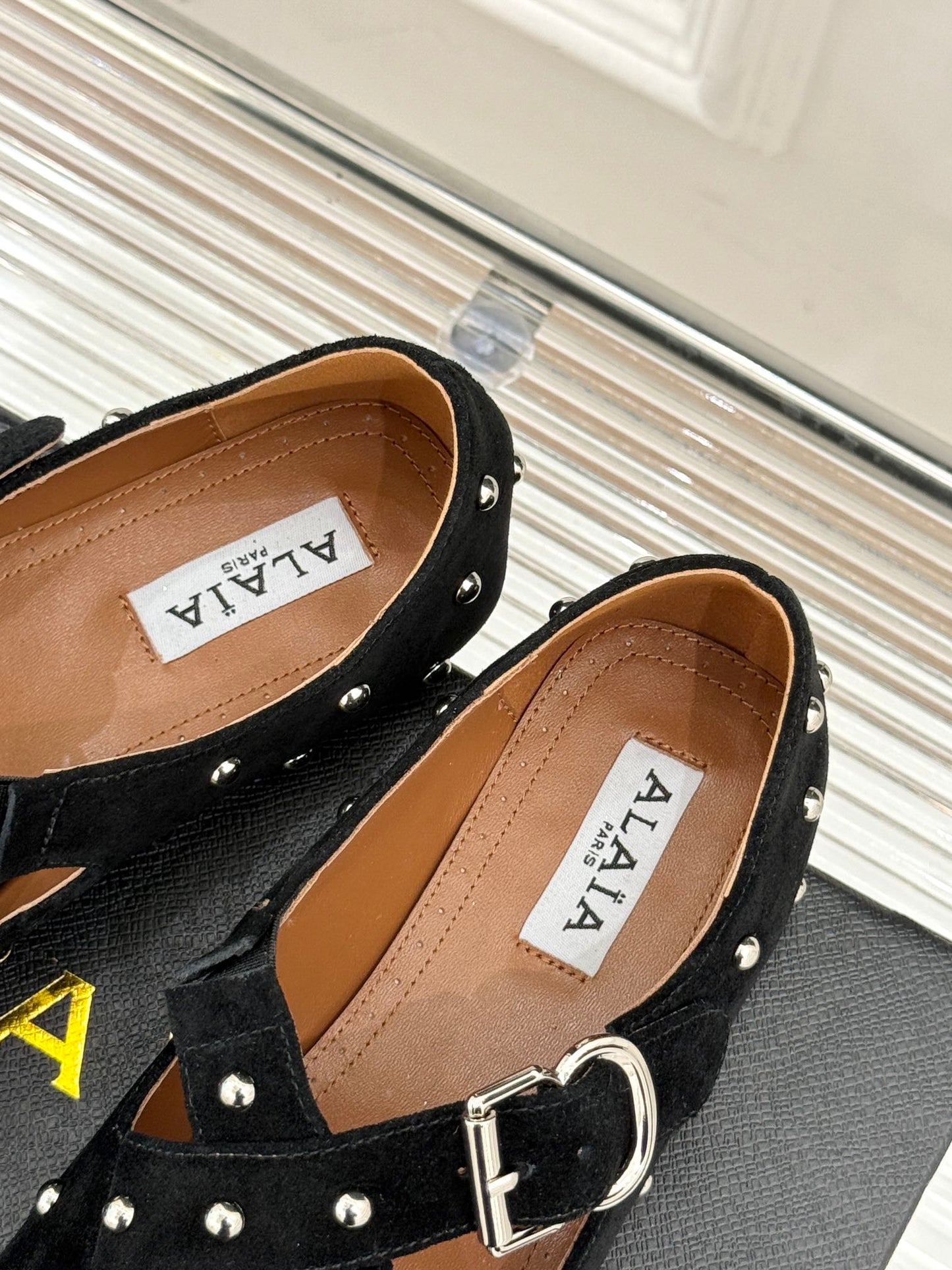 CROSSED STRAP BALLET FLATS IN BLACK SUEDE - 35