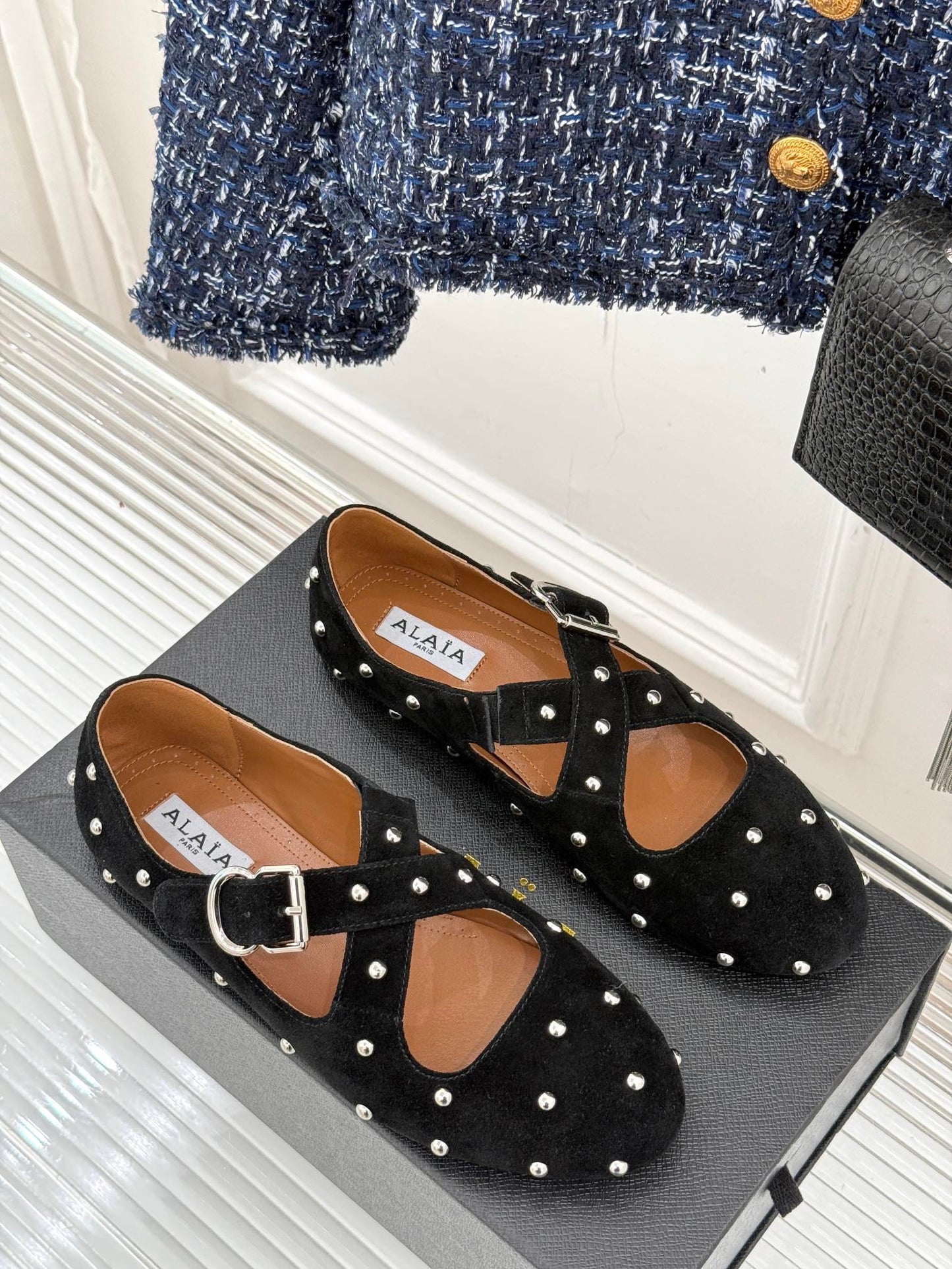 CROSSED STRAP BALLET FLATS IN BLACK SUEDE - 35