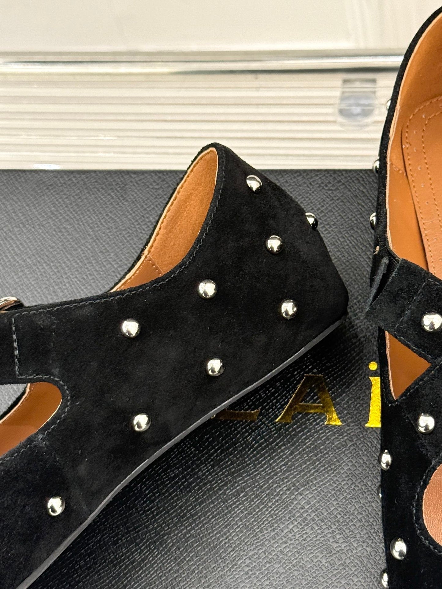 CROSSED STRAP BALLET FLATS IN BLACK SUEDE - 35