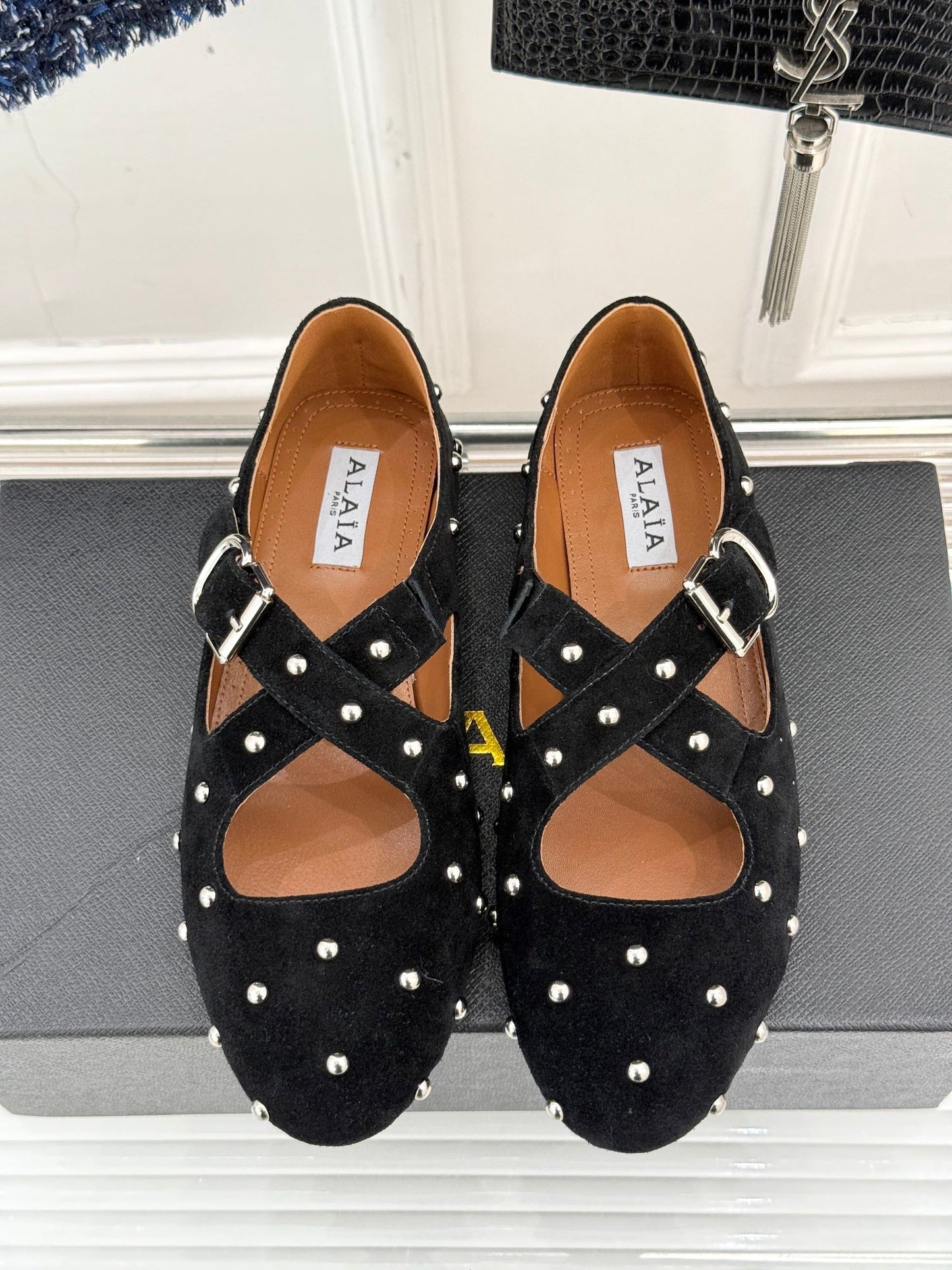 CROSSED STRAP BALLET FLATS IN BLACK SUEDE - 35