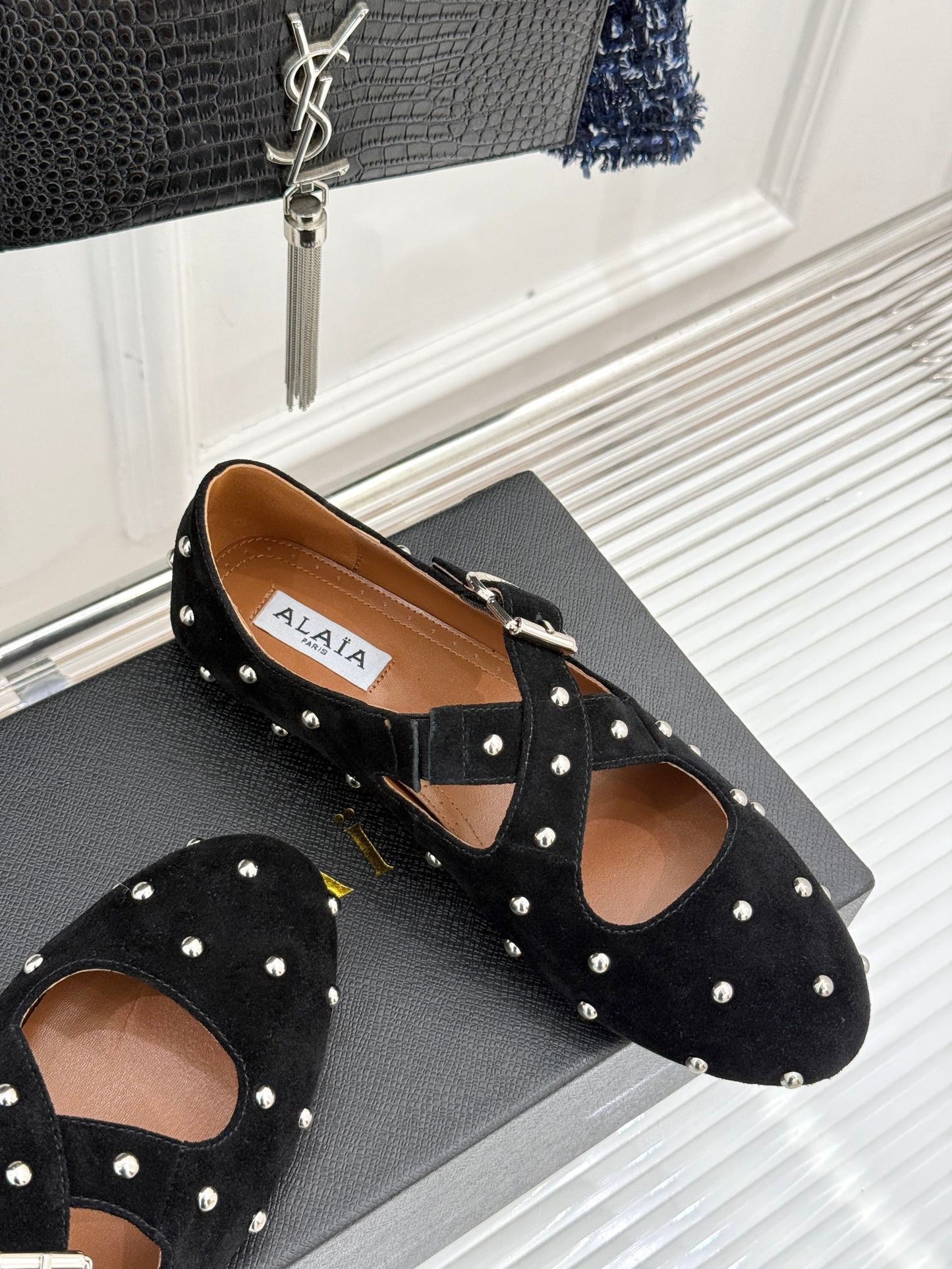 CROSSED STRAP BALLET FLATS IN BLACK SUEDE - 35