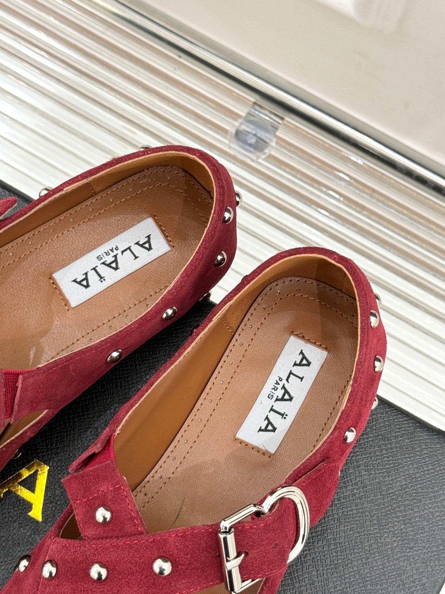 CROSSED STRAP BALLET FLATS IN BERRY RED SUEDE - 35