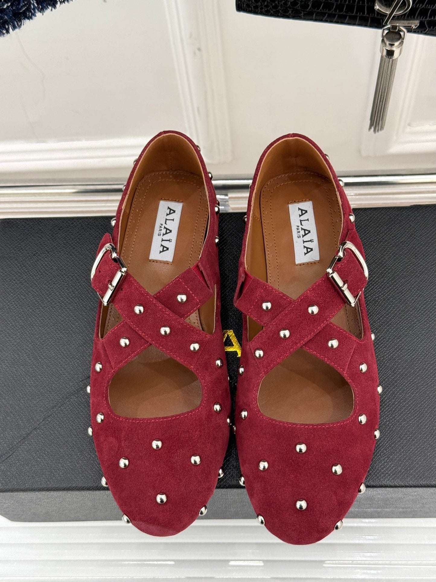 CROSSED STRAP BALLET FLATS IN BERRY RED SUEDE - 35