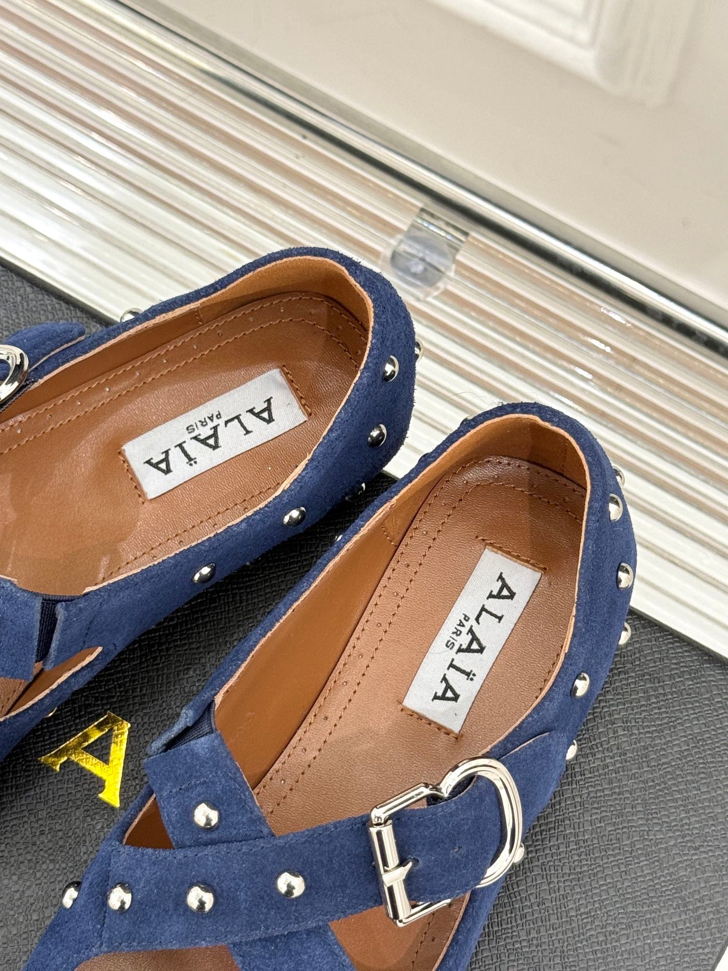 CROSSED STRAP BALLET FLATS IN NAVY BLUE SUEDE - 35