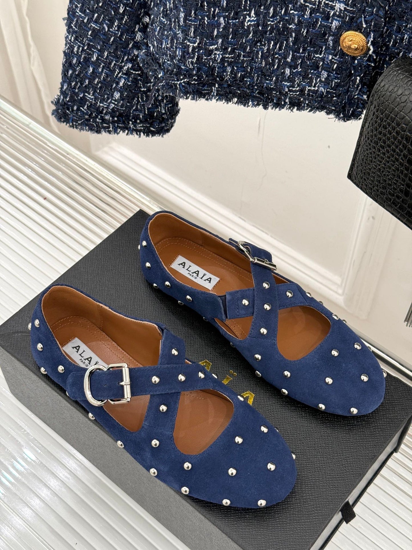 CROSSED STRAP BALLET FLATS IN NAVY BLUE SUEDE - 35