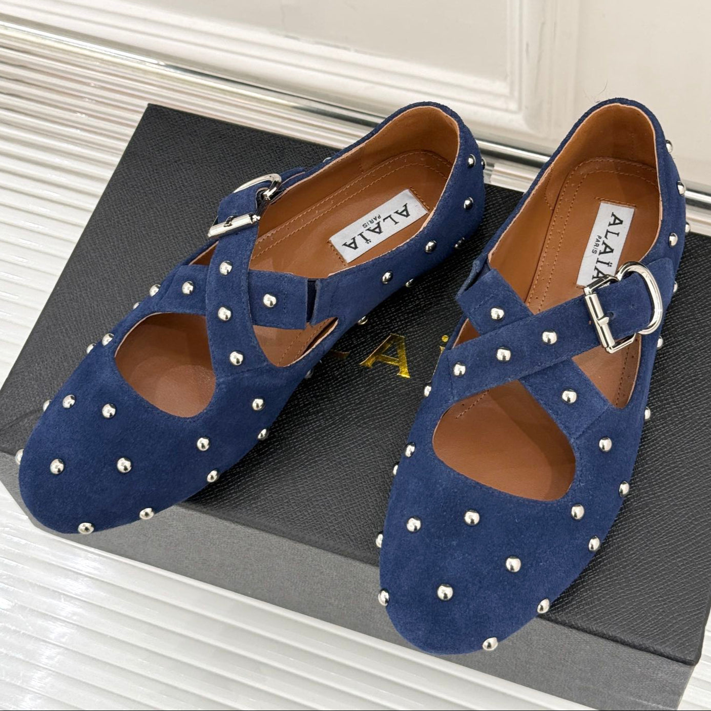 CROSSED STRAP BALLET FLATS IN NAVY BLUE SUEDE - 35