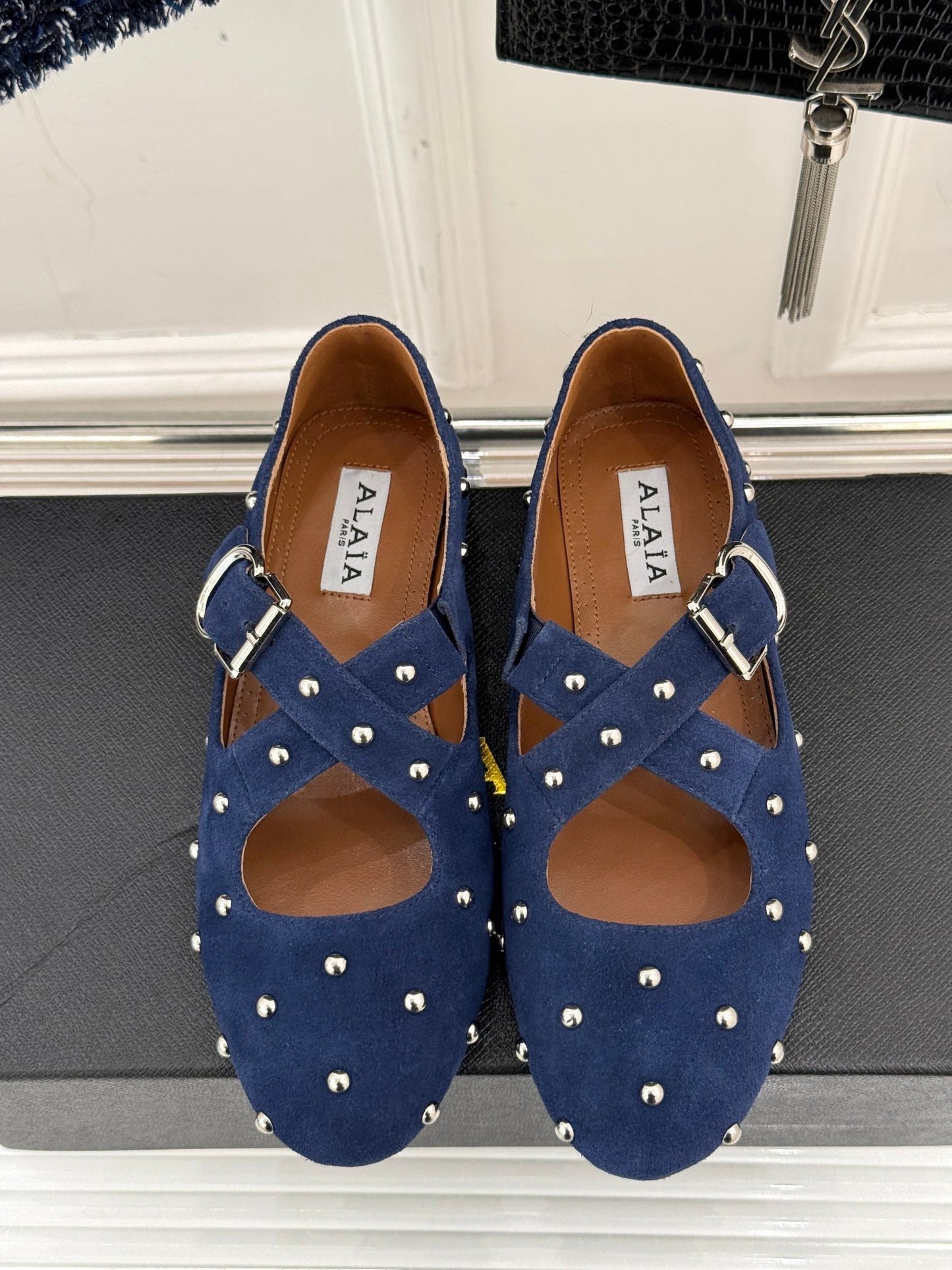 CROSSED STRAP BALLET FLATS IN NAVY BLUE SUEDE - 35