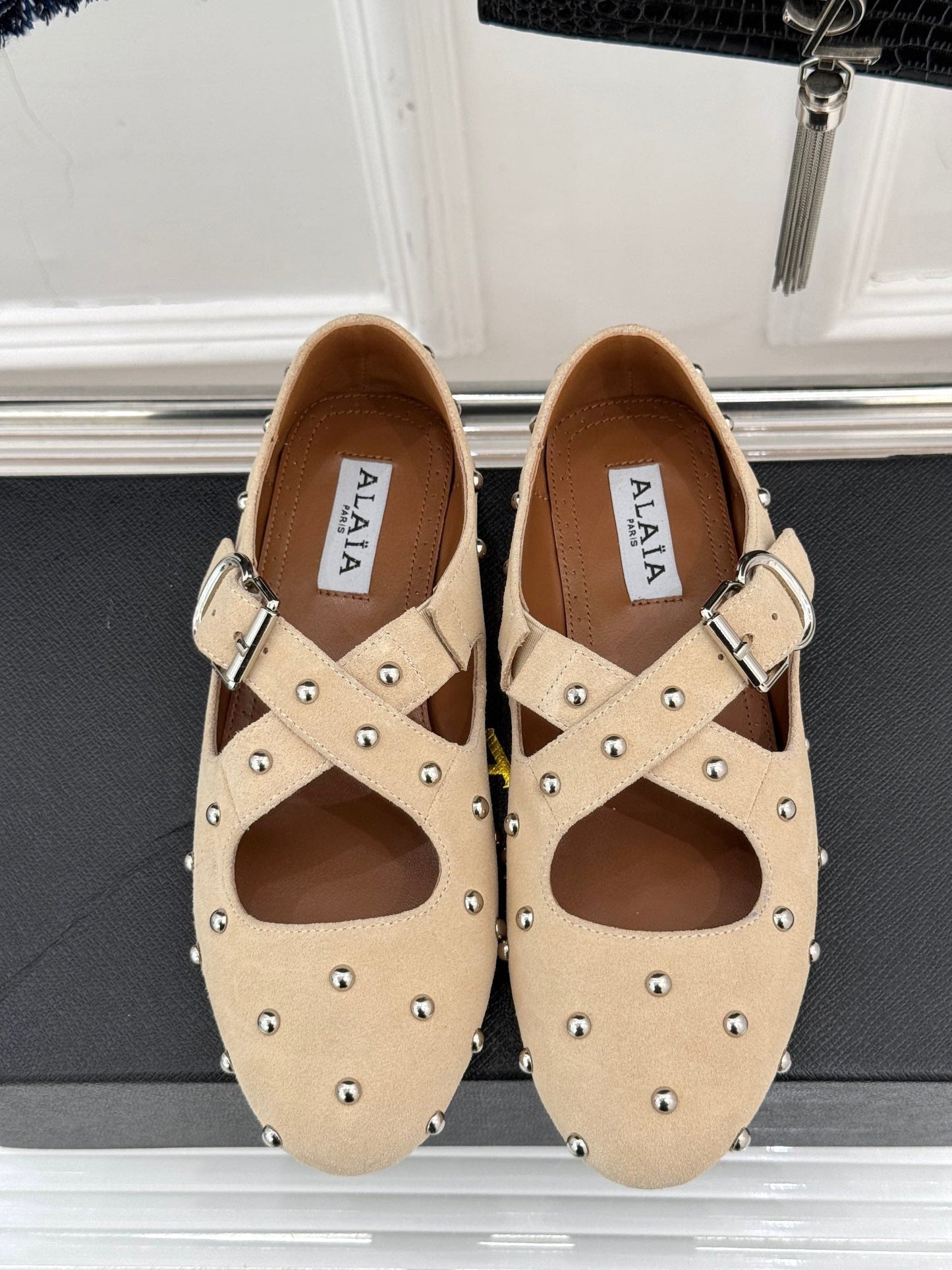 CROSSED STRAP BALLET FLATS IN TUSCAN BEIGE SUEDE - 35