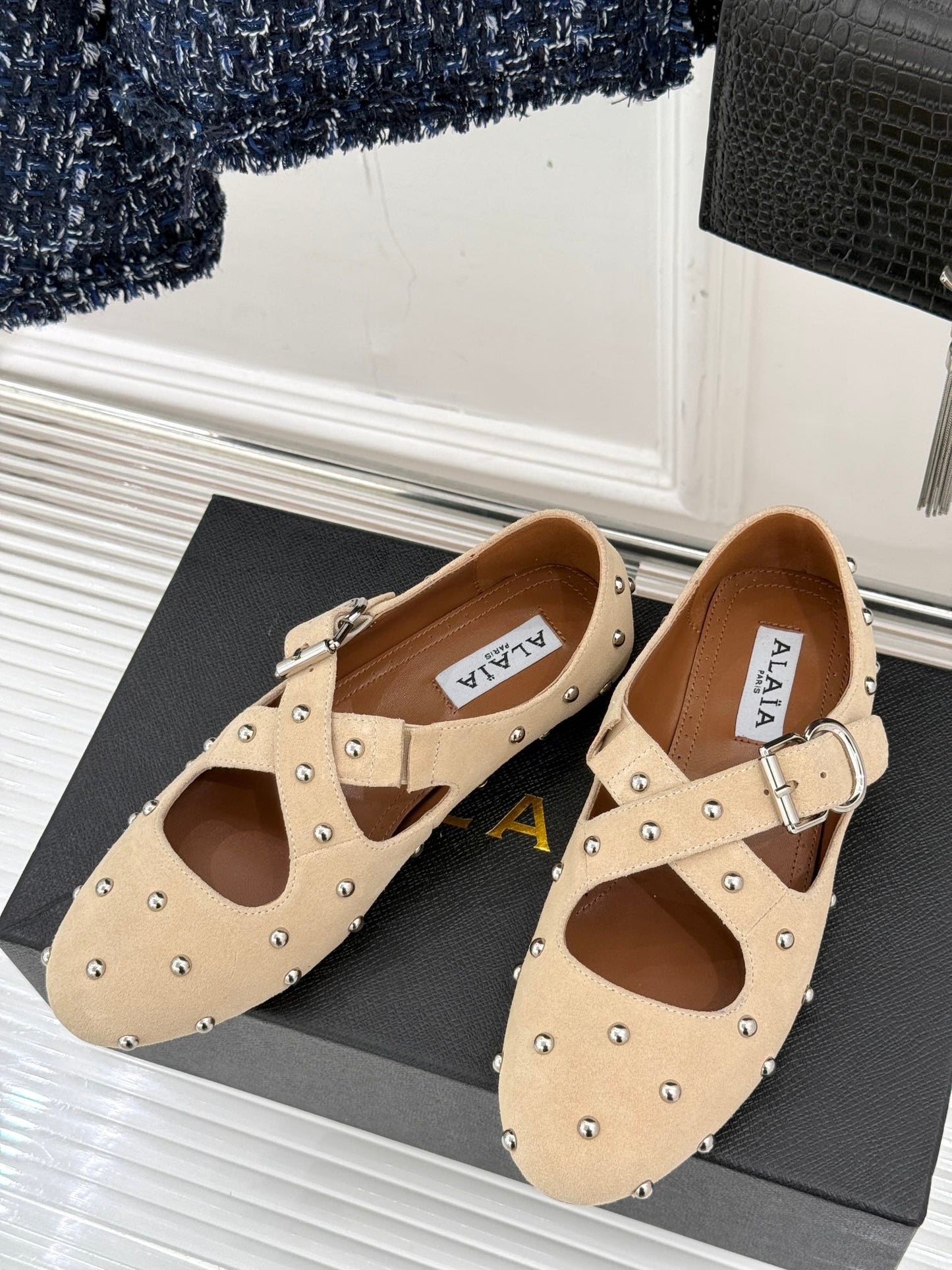 CROSSED STRAP BALLET FLATS IN TUSCAN BEIGE SUEDE - 35