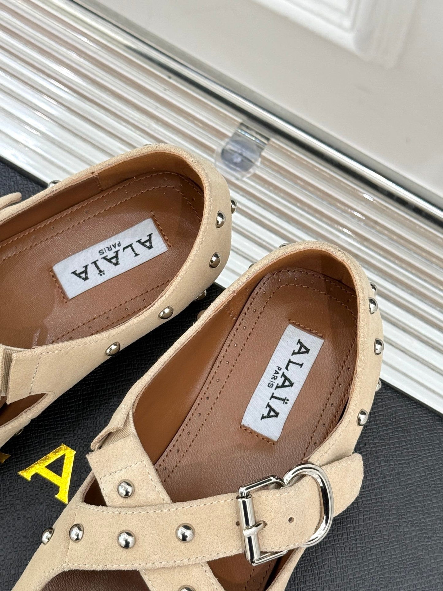 CROSSED STRAP BALLET FLATS IN TUSCAN BEIGE SUEDE - 35