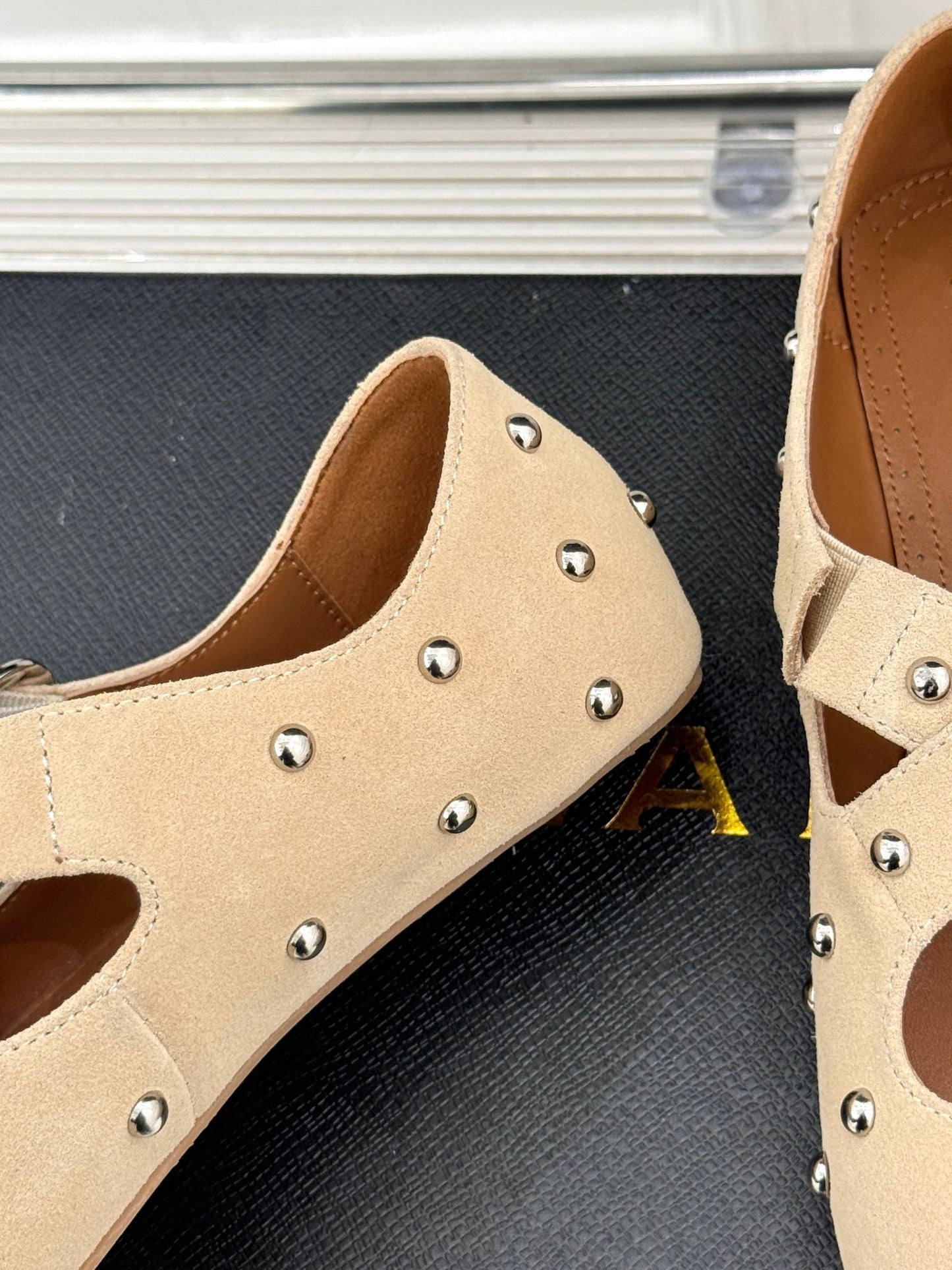 CROSSED STRAP BALLET FLATS IN TUSCAN BEIGE SUEDE - 35