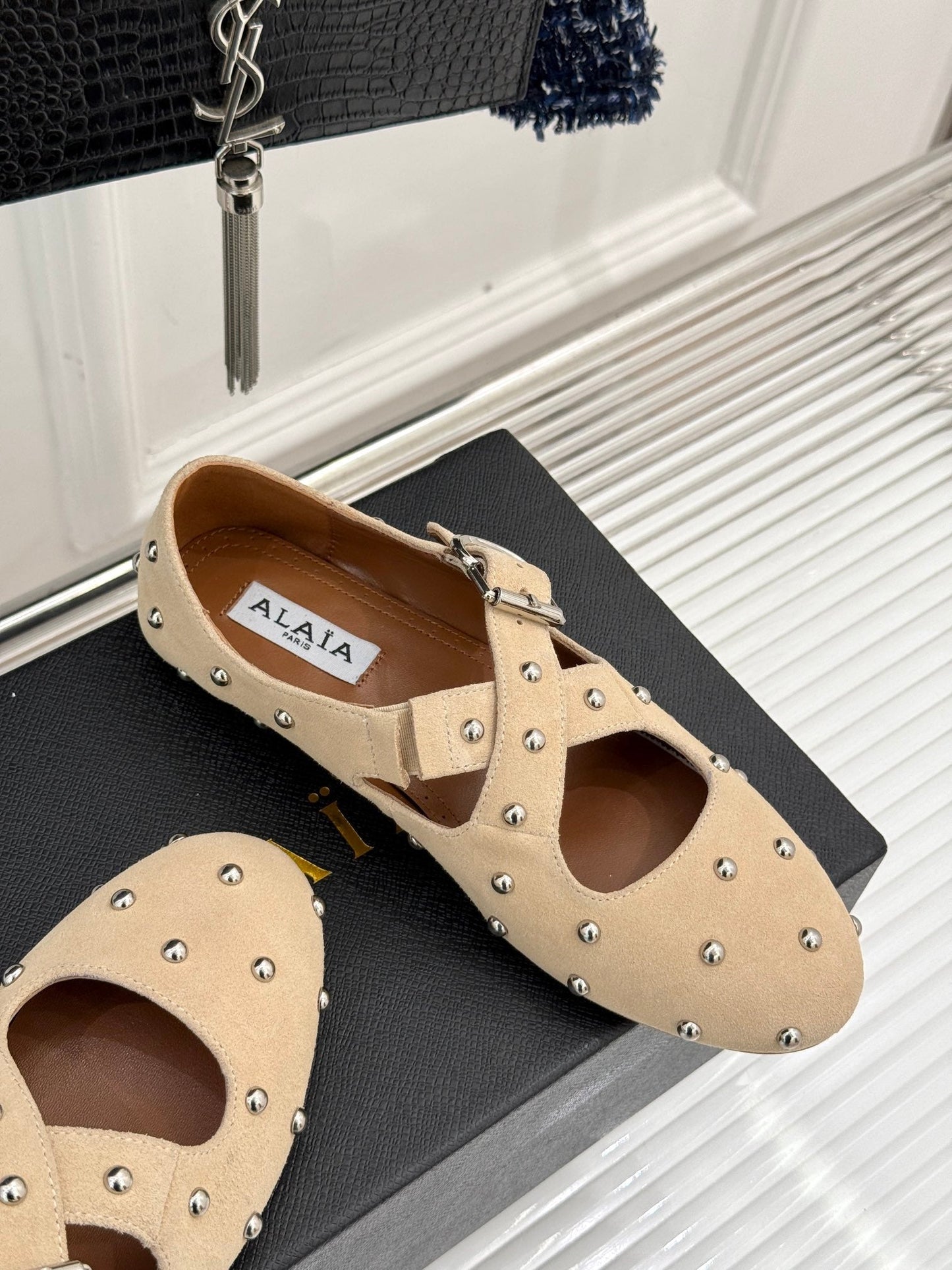 CROSSED STRAP BALLET FLATS IN TUSCAN BEIGE SUEDE - 35