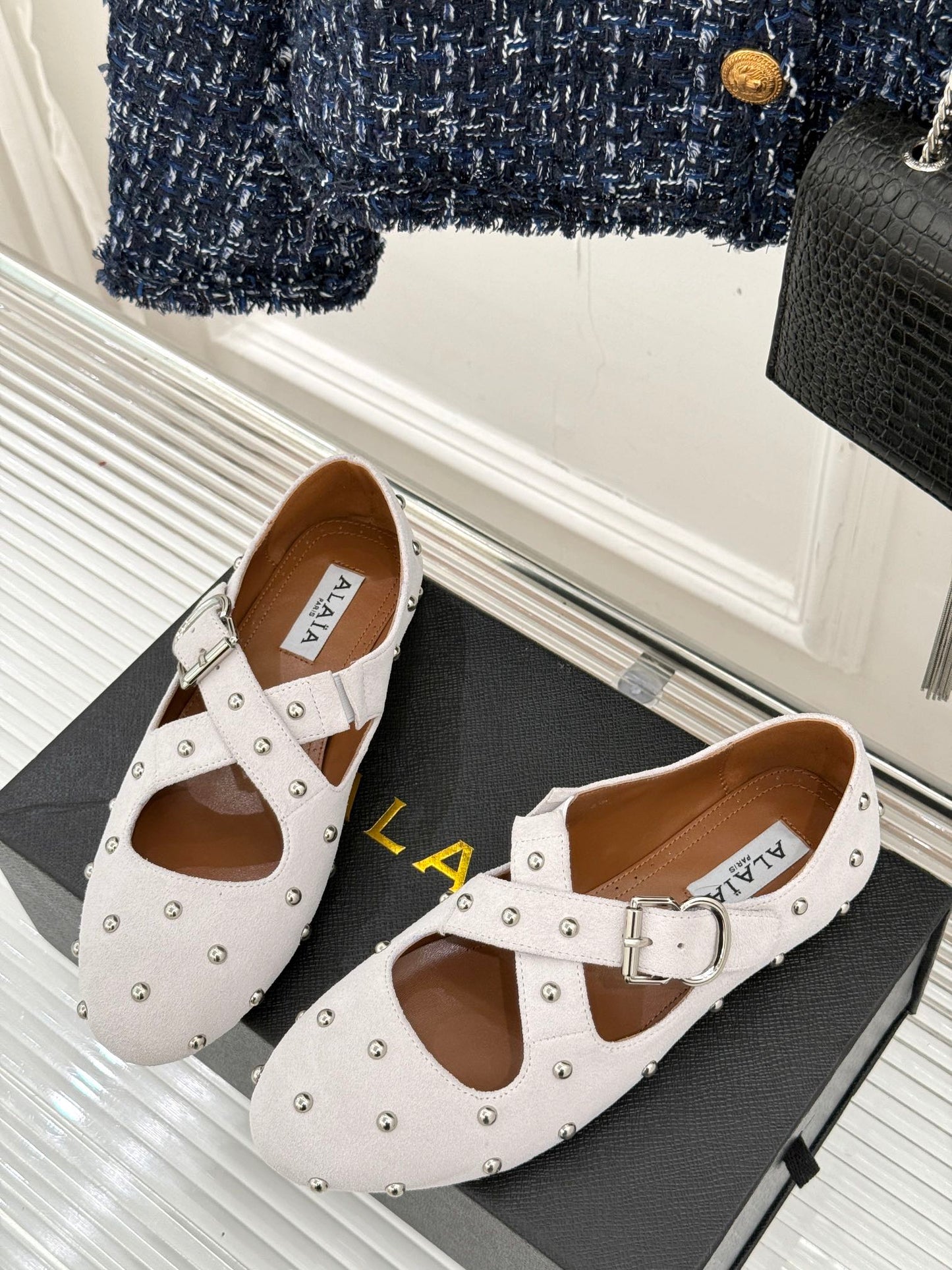 CROSSED STRAP BALLET FLATS IN WHITE SUEDE - 35