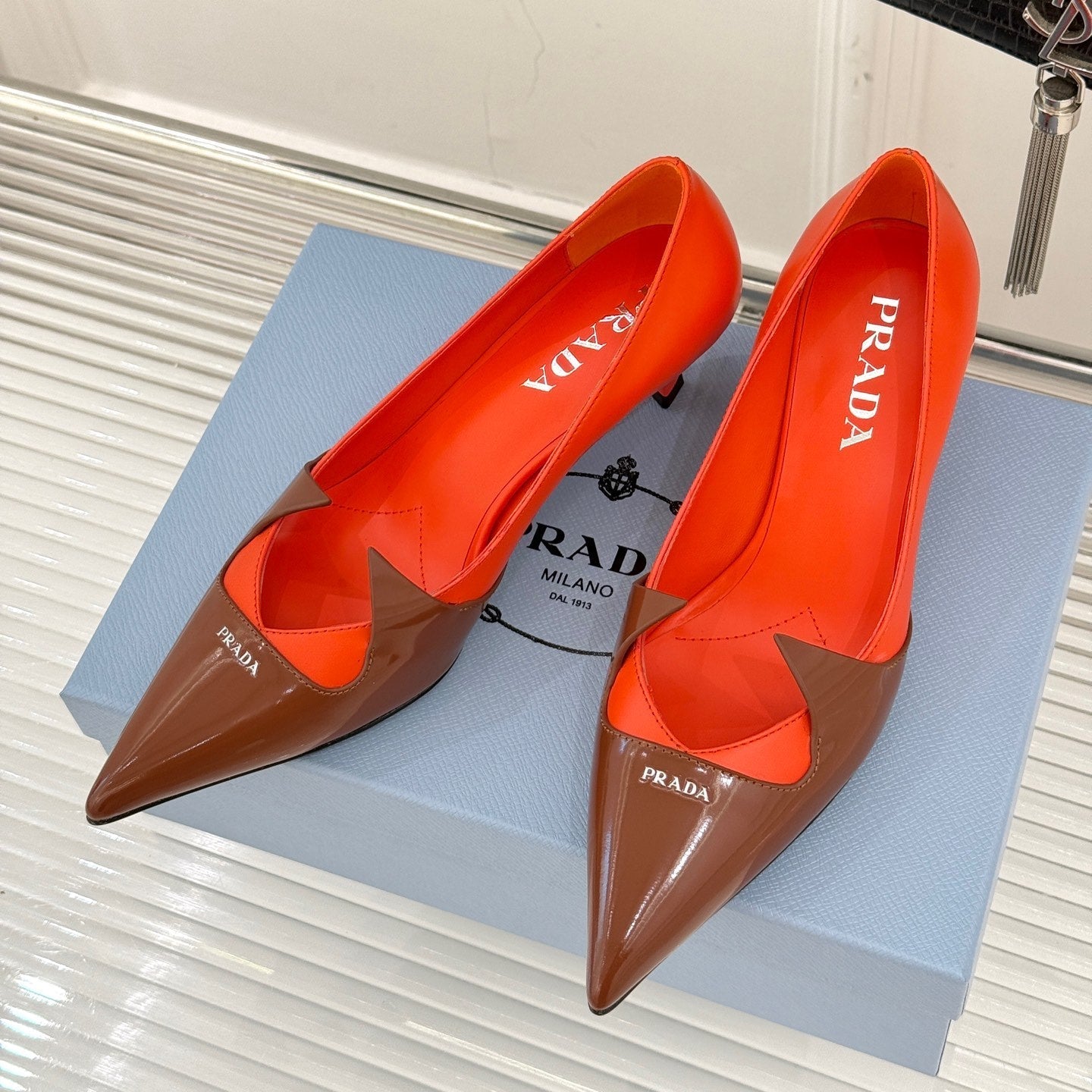 KITTEN HEEL PUMPS IN BROWN MIX ORANGE CALFSKIN - 35