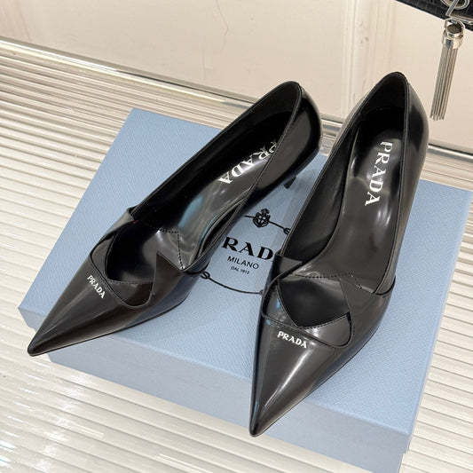 KITTEN HEEL PUMPS IN BLACK CALFSKIN - 35