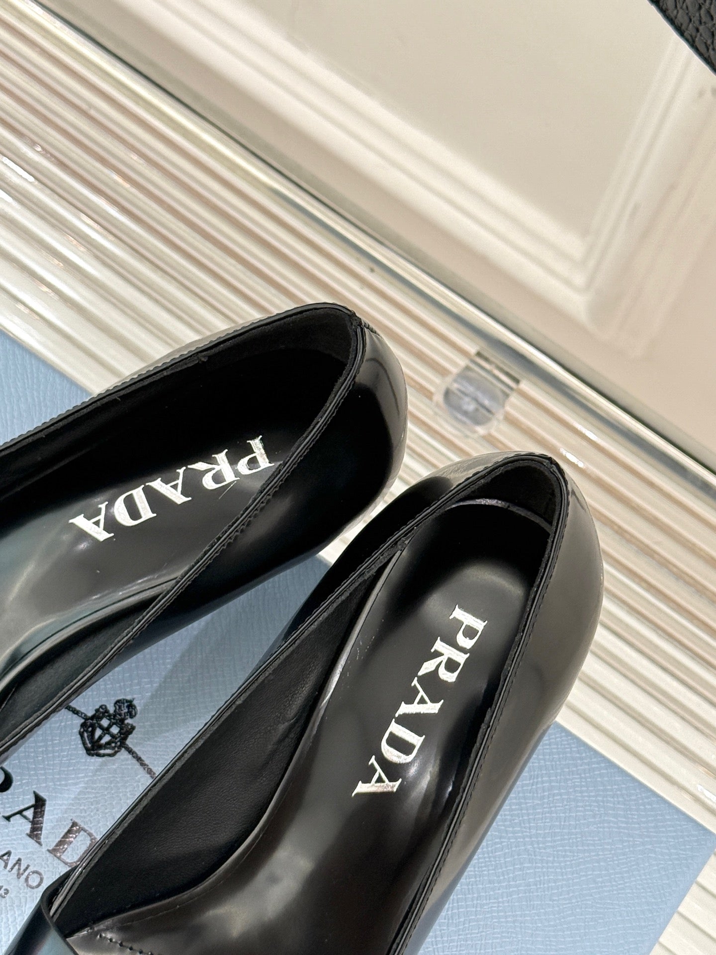KITTEN HEEL PUMPS IN BLACK CALFSKIN - 35