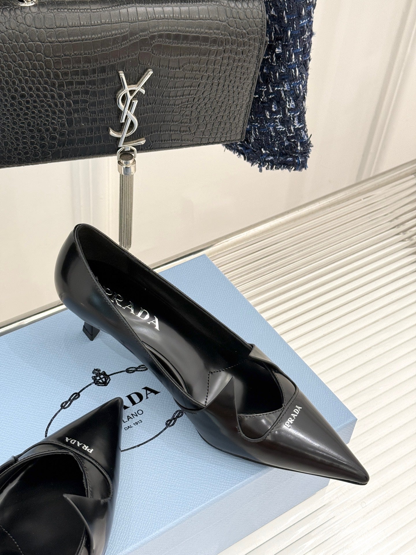KITTEN HEEL PUMPS IN BLACK CALFSKIN - 35