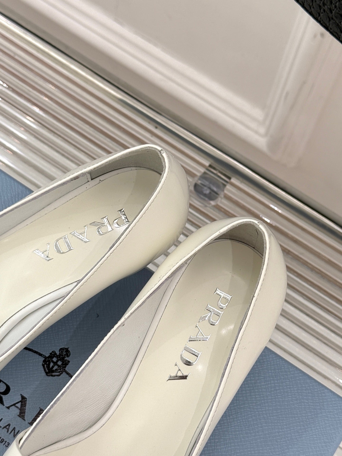KITTEN HEEL PUMPS IN WHITE CALFSKIN - 35