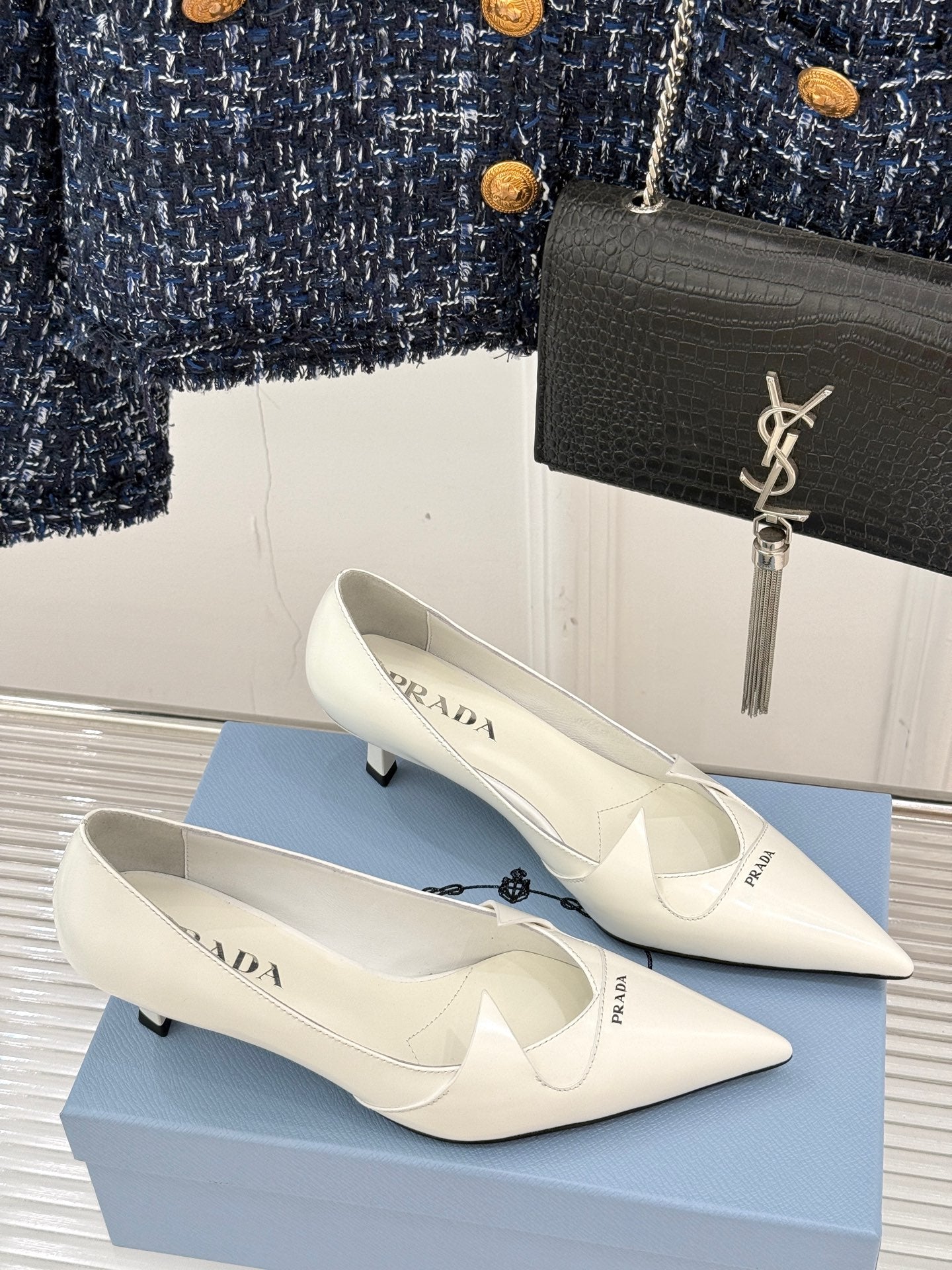 KITTEN HEEL PUMPS IN WHITE CALFSKIN - 35