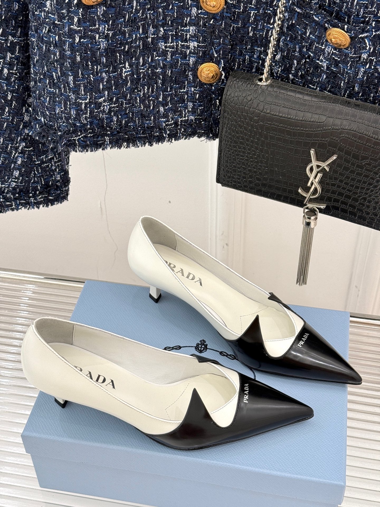 KITTEN HEEL PUMPS IN BLACK MIX WHITE CALFSKIN - 35