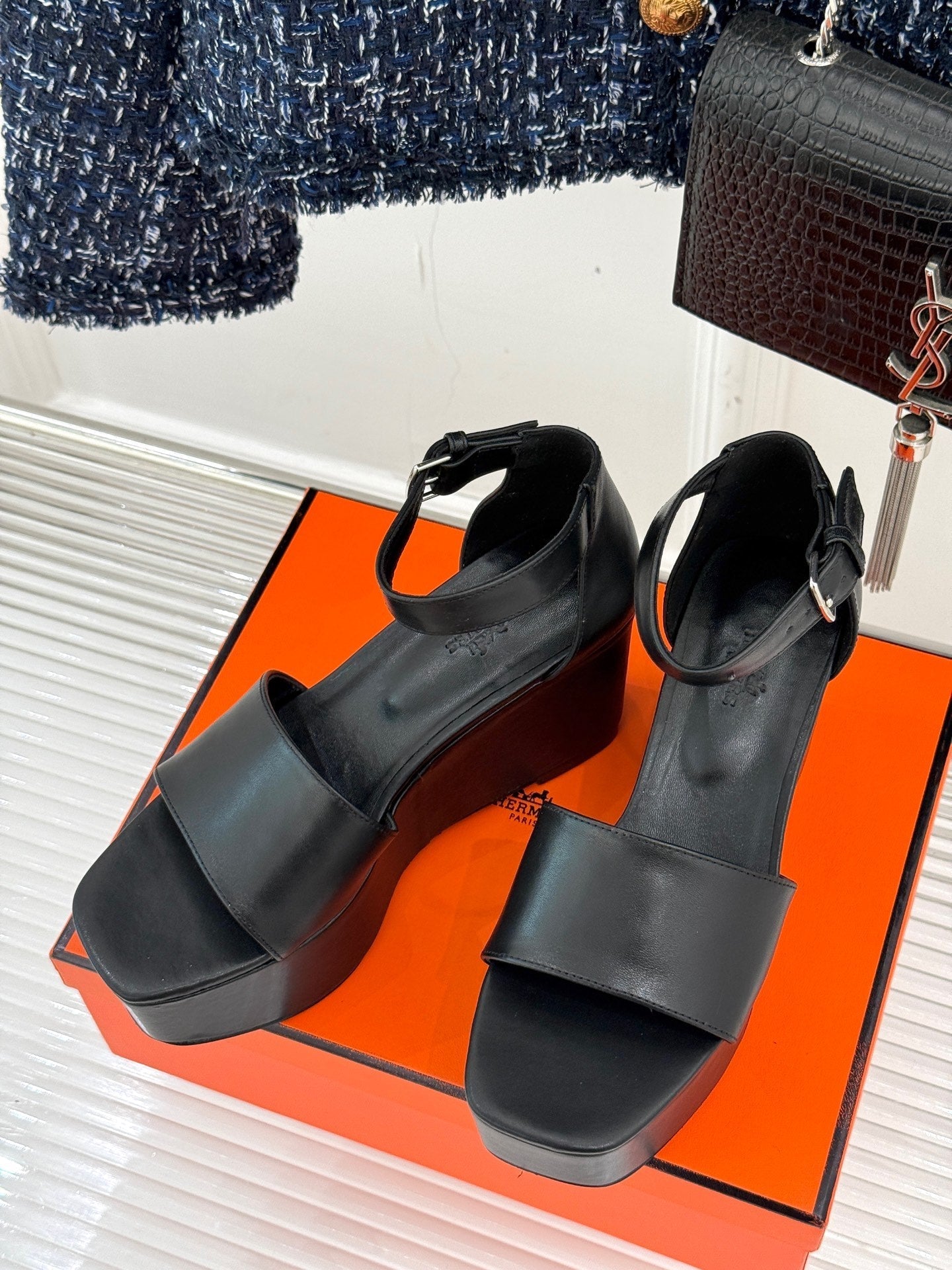 ILLUSION 35 SANDAL IN BLACK CALFSKIN - 35