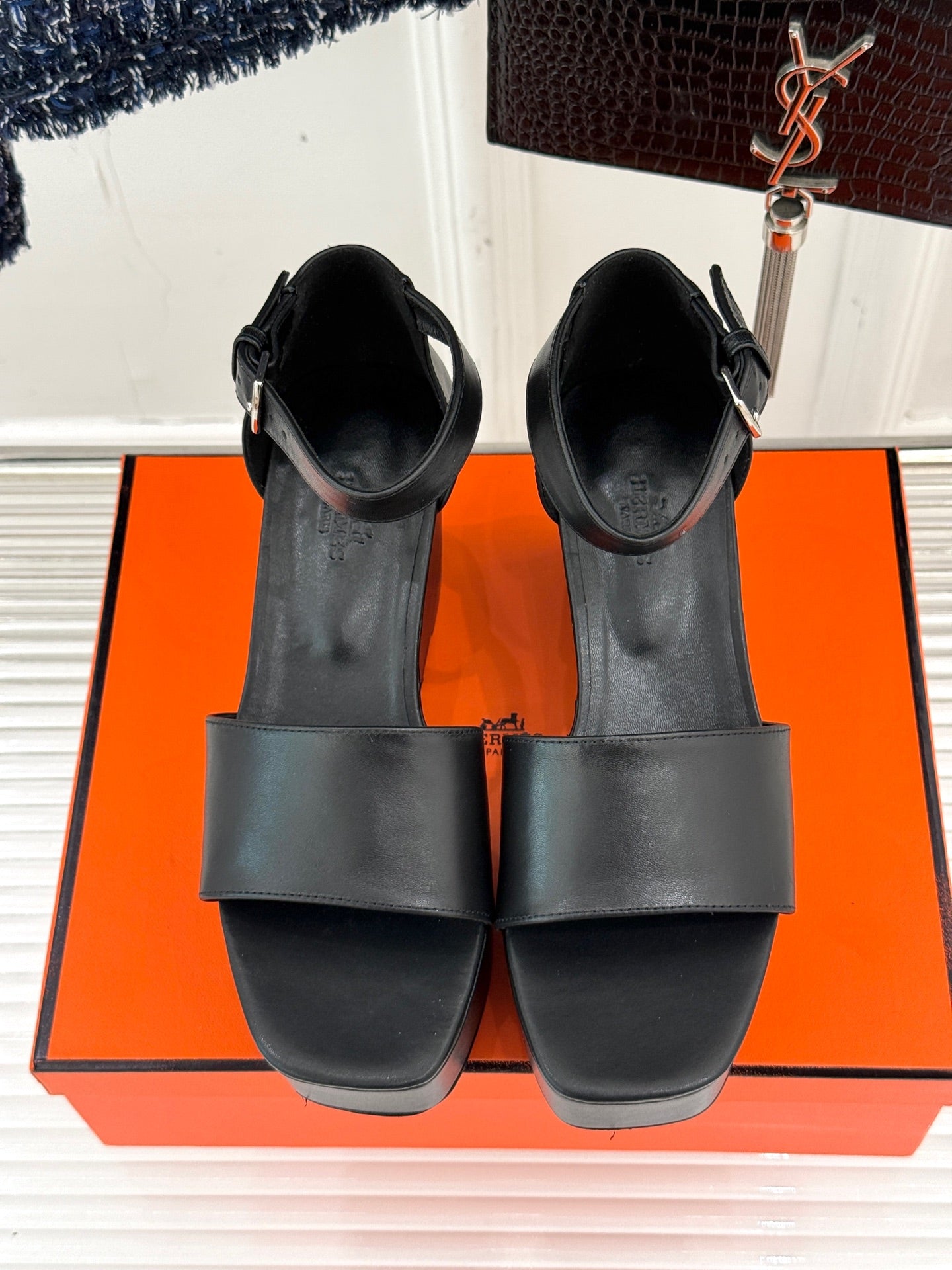 ILLUSION 35 SANDAL IN BLACK CALFSKIN - 35